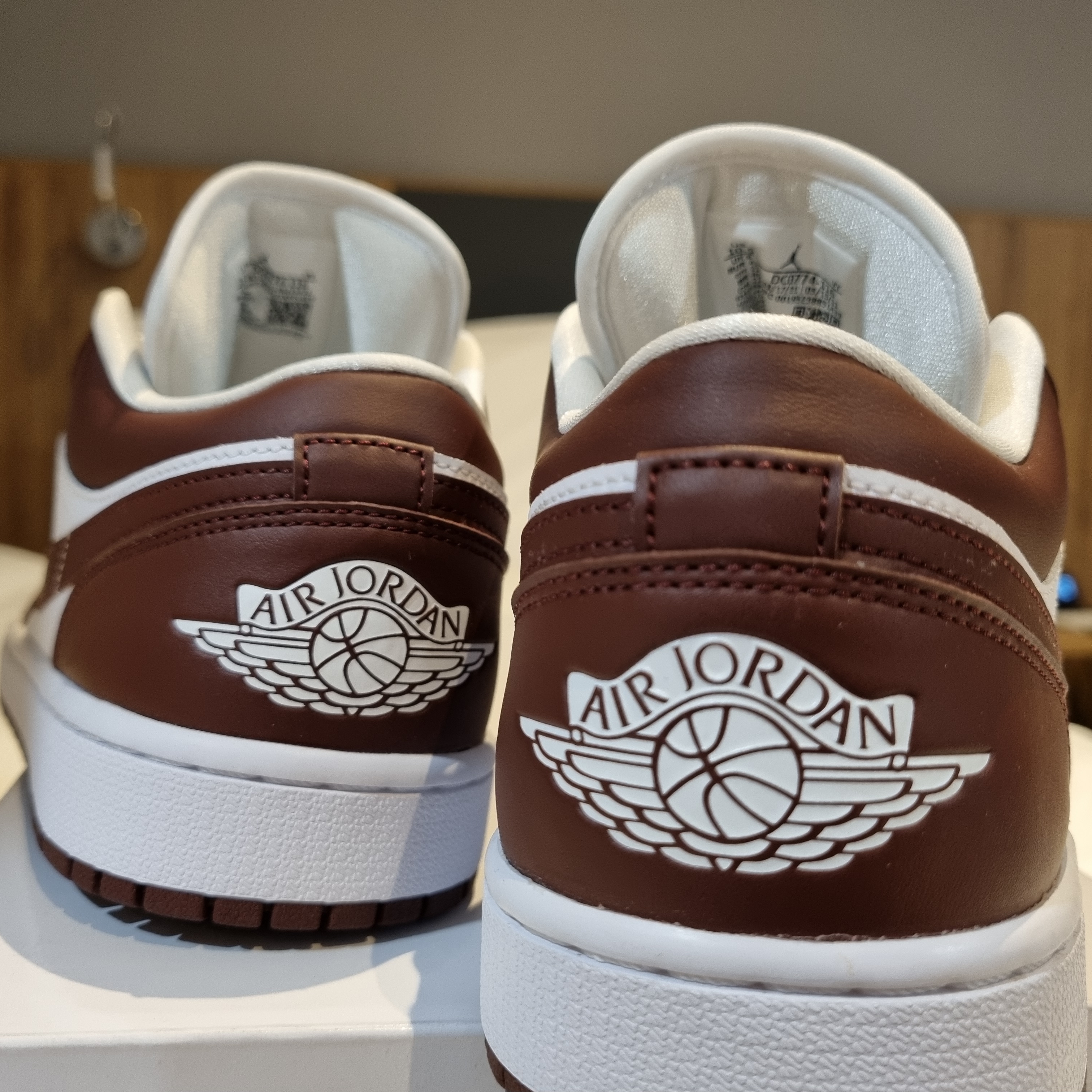 (W) Jordan 1 Low Bronze Eclipse 착용 스타일 - 2
