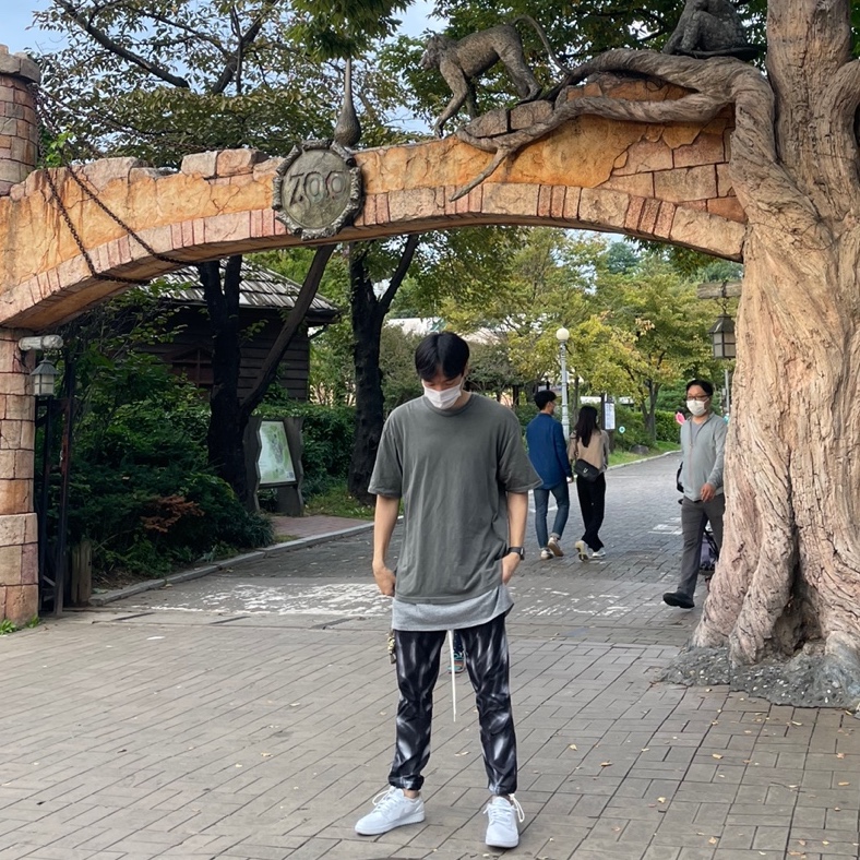 Jordan 1 Low OG Neutral Grey, Nike x Fear of God AOP Pants Black 착용 스타일
