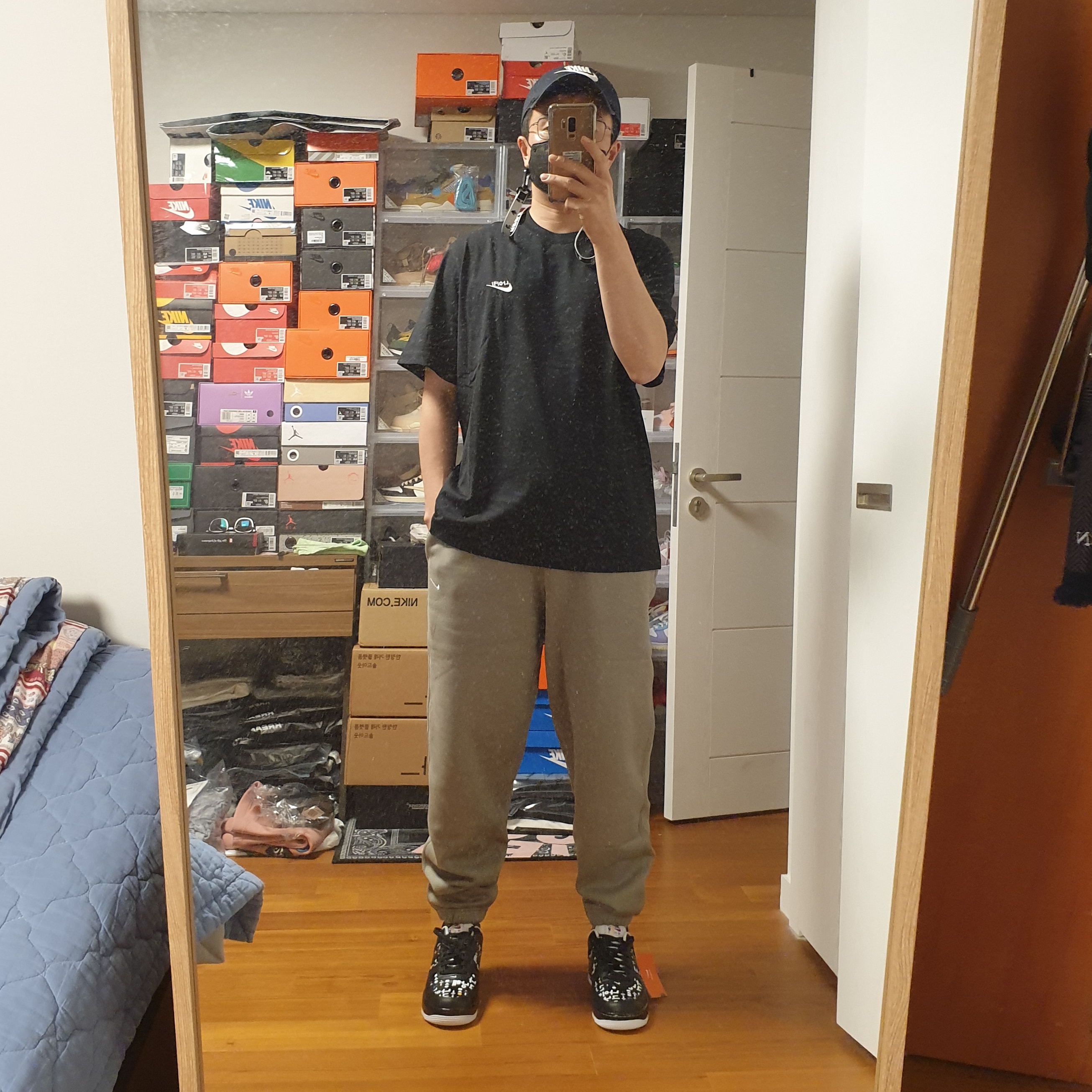 Nike Air Force 1 '07 LV8 Hangul Day, Nike Hangul T-Shirt Black 착용 스타일 - 2