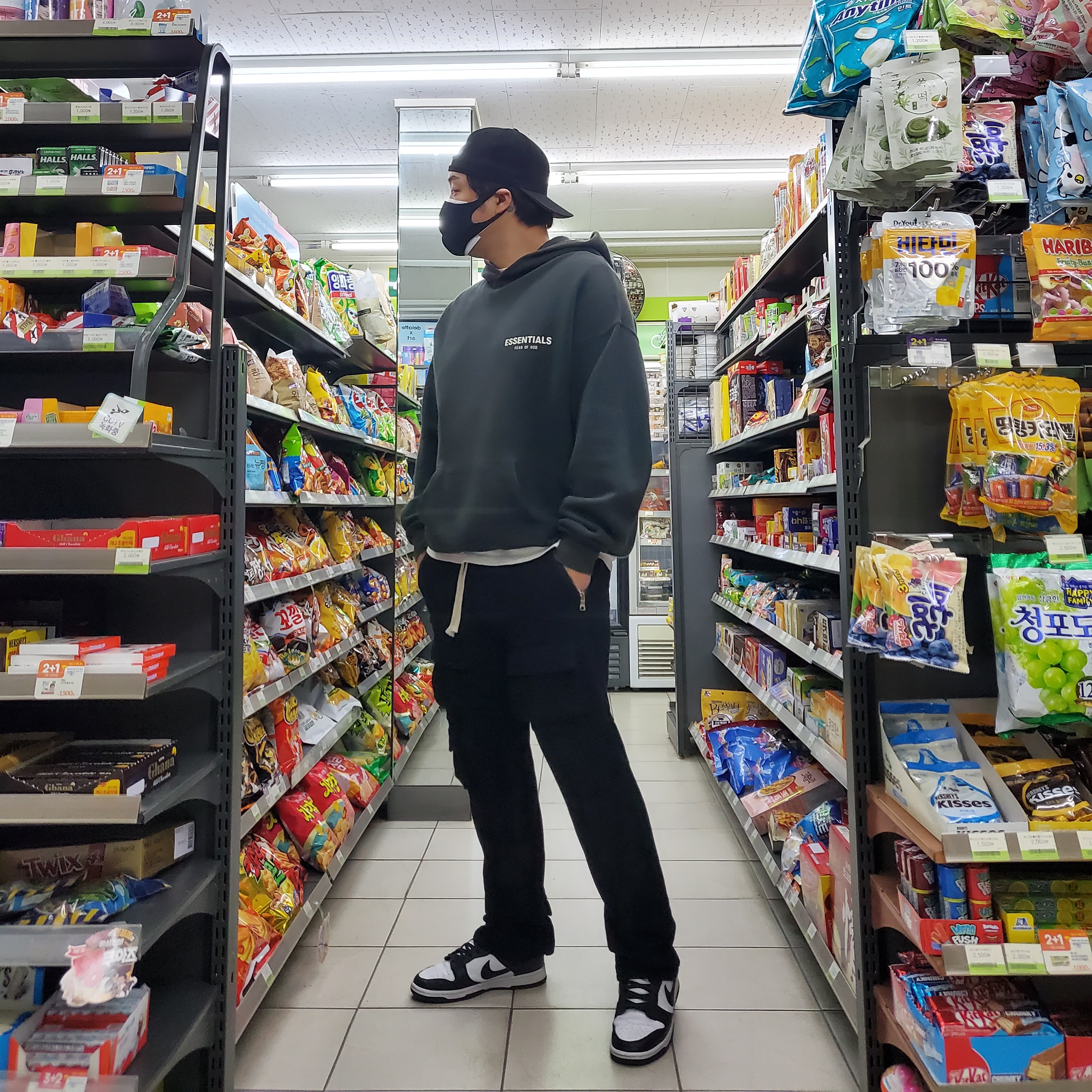 Nike Dunk Low Retro Black 착용 스타일 - 2