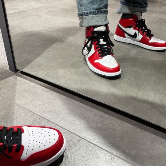 Jordan 1 Retro High OG Light Fusion Red, Jordan 1 Retro High OG Volt Gold 착용 스타일 - 5