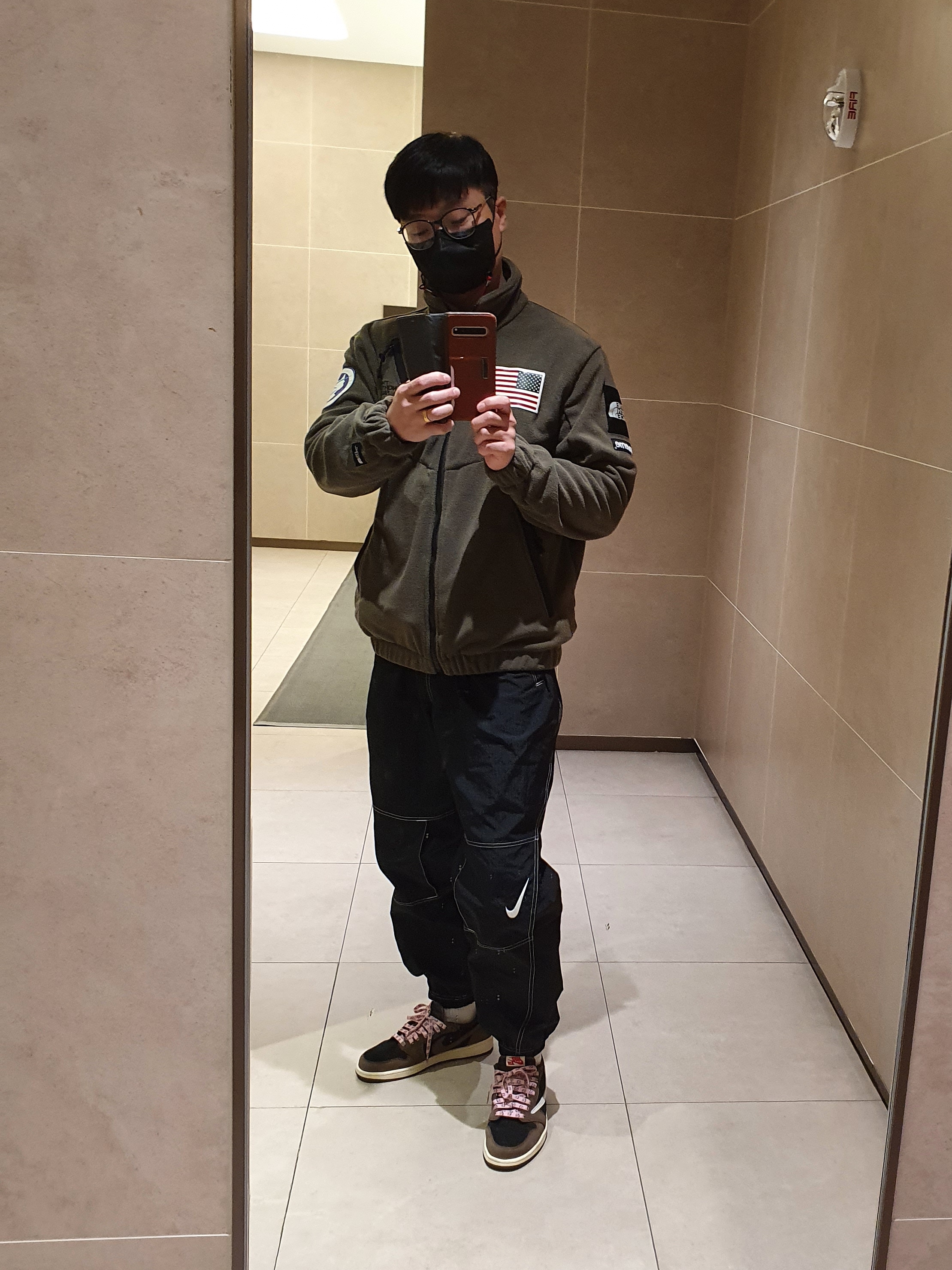 Supreme x The North Face Trans Antarctica Expedition Fleece Jacket Olive - 17SS, Jordan 1 x Travis Scott Retro Low OG SP Mocha 착용 스타일