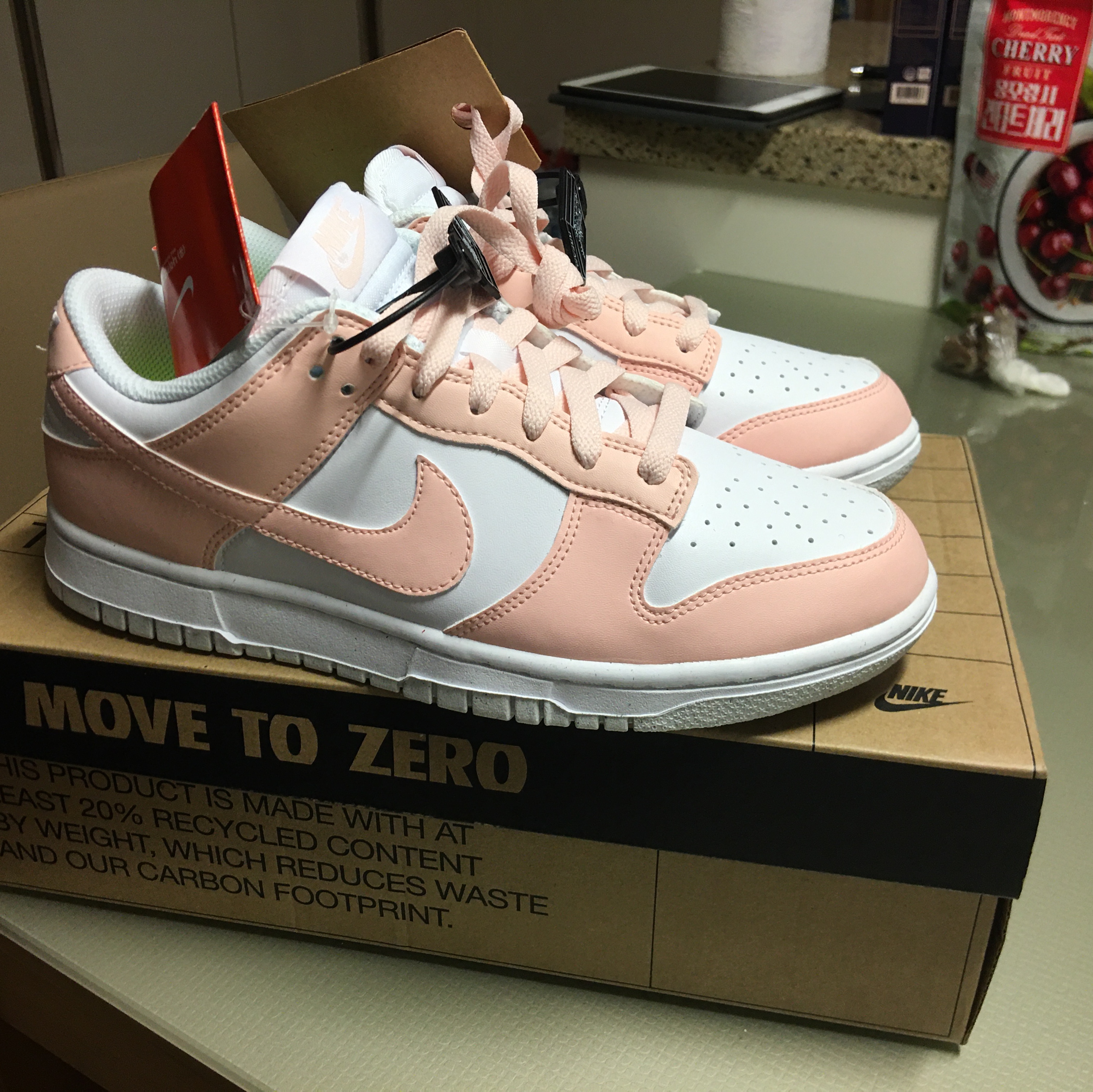 (W) Nike Dunk Low Next Nature Pale Coral 착용 스타일 - 1