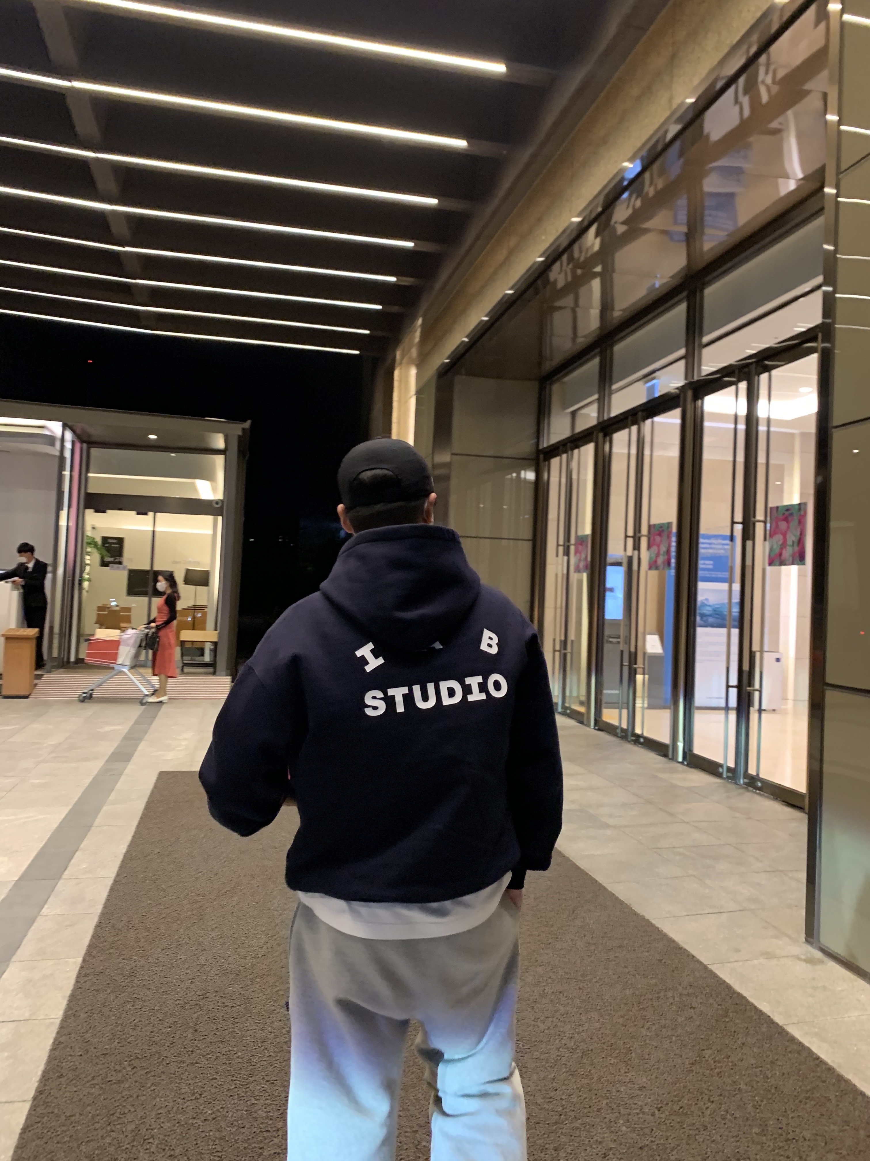 Nike x Drake Nocta Golf Cap Black, IAB Studio Hoodie Navy - 21SS 착용 스타일 - 4
