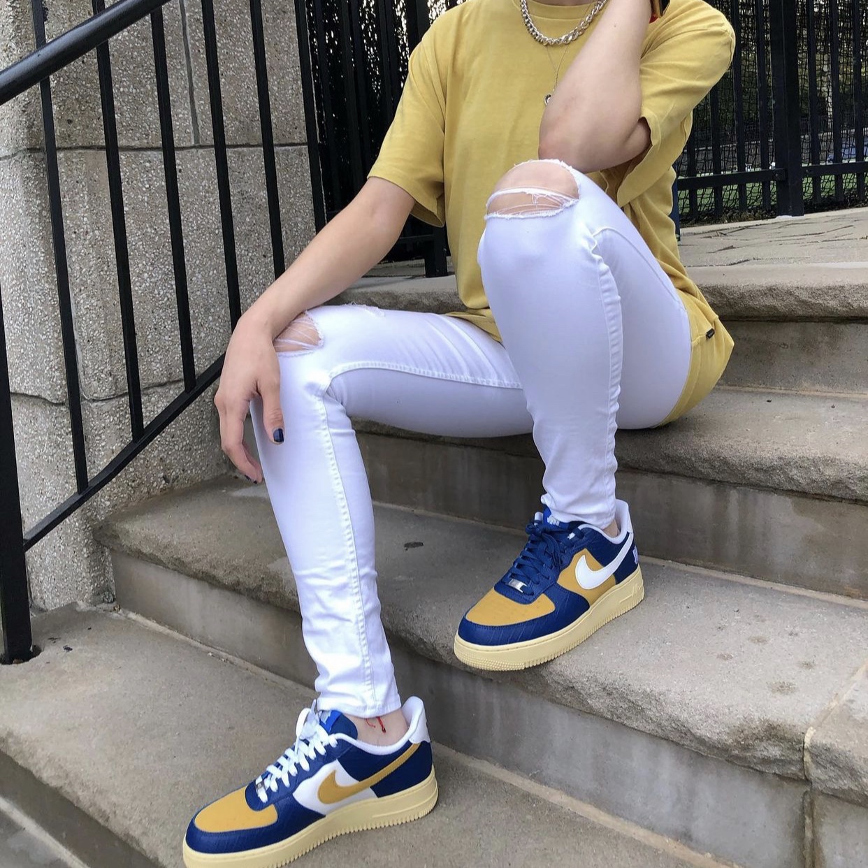 Nike x Undefeated Air Force 1 Low SP 5 On It Court Blue 착용 스타일 - 5