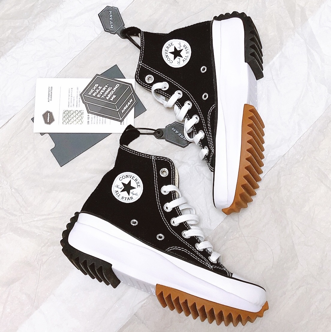 Converse Run Star Hike Hi Black White Gum 착용 스타일 - 2