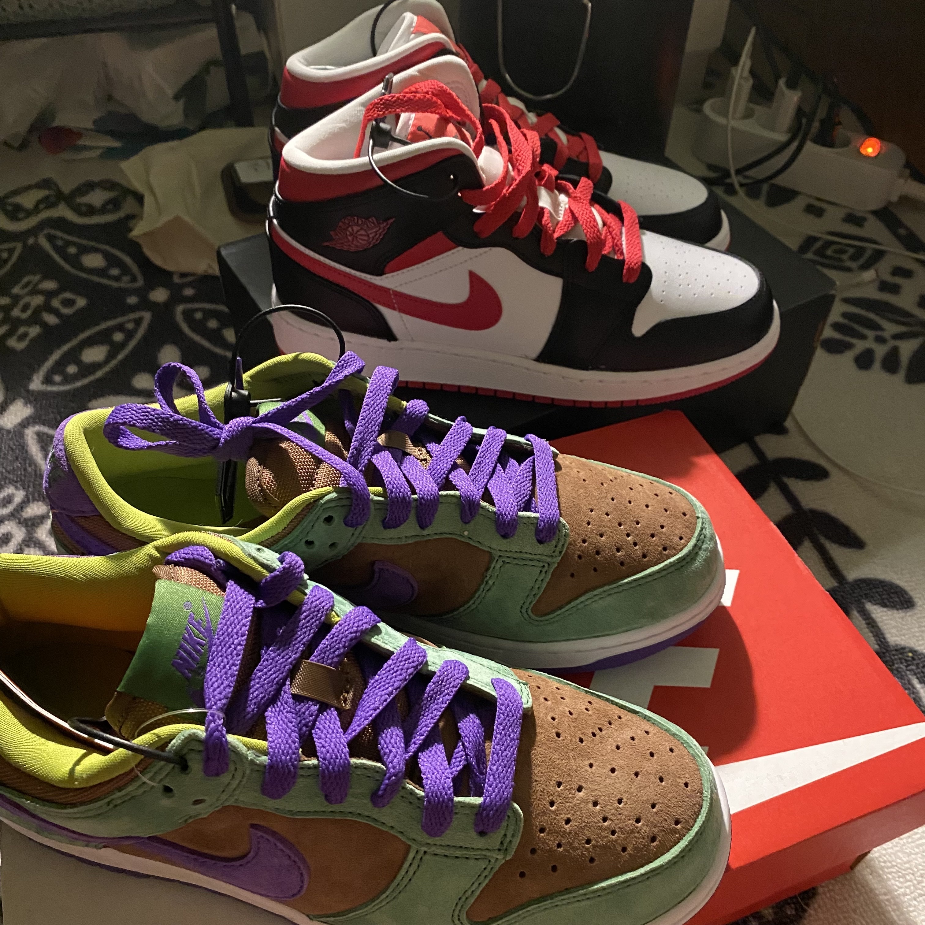 (GS) Jordan 1 Mid Very Berry , Nike Dunk Low SP Veneer 착용 스타일 - 3