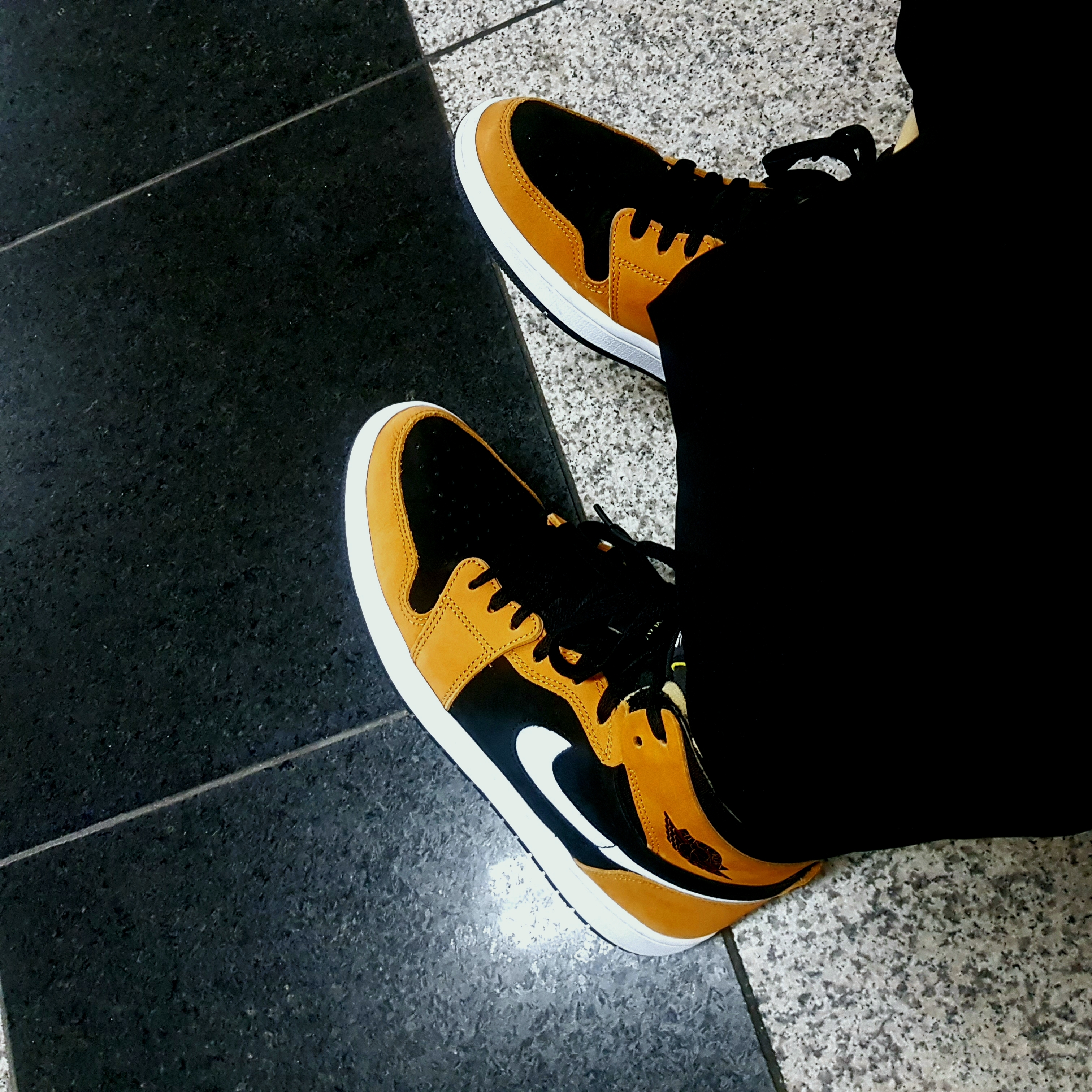 Jordan 1 Zoom Air CMFT Monarch Orange 착용 스타일