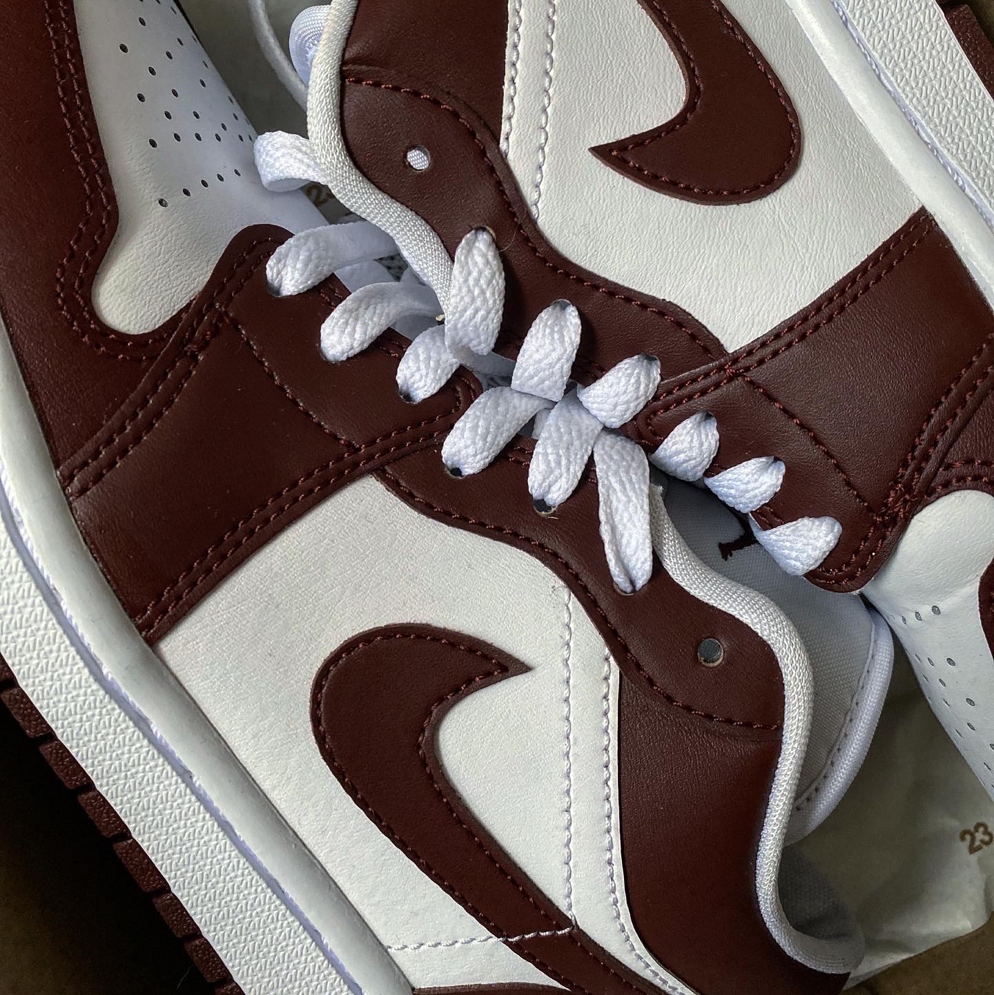 (W) Jordan 1 Low Bronze Eclipse 착용 스타일 - 2