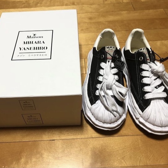 Maison Mihara Yasuhiro Blakey OG Sole Canvas Low-top Sneakers Black 착용 스타일