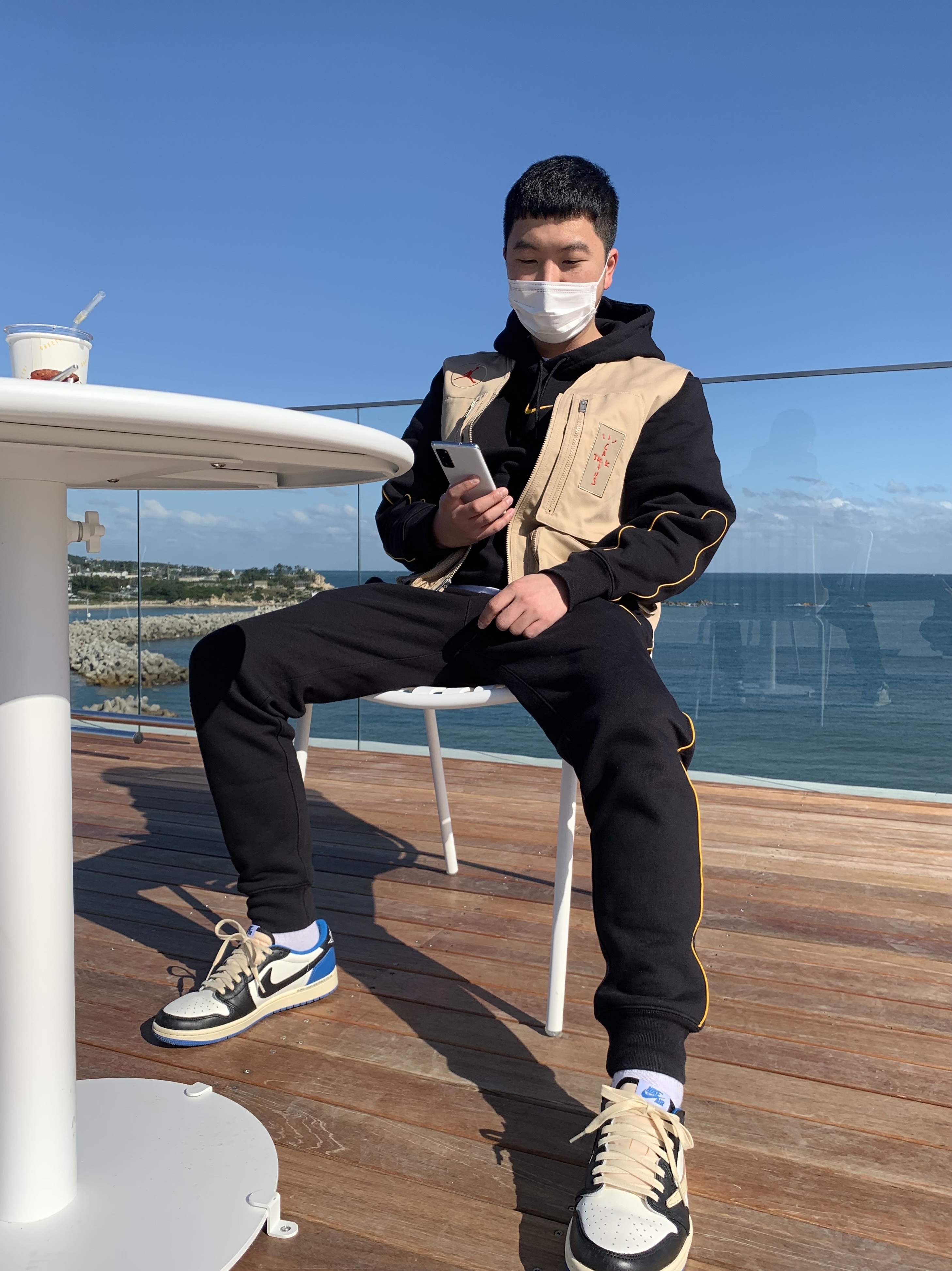 Jordan 1 x Travis Scott x Fragment Retro Low OG SP Military Blue, Jordan x Travis Scott Utility Vest - Asia 착용 스타일