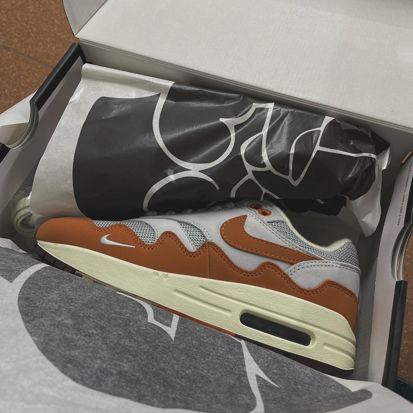 Nike x Patta Air Max 1 Monarch 착용 스타일 - 2