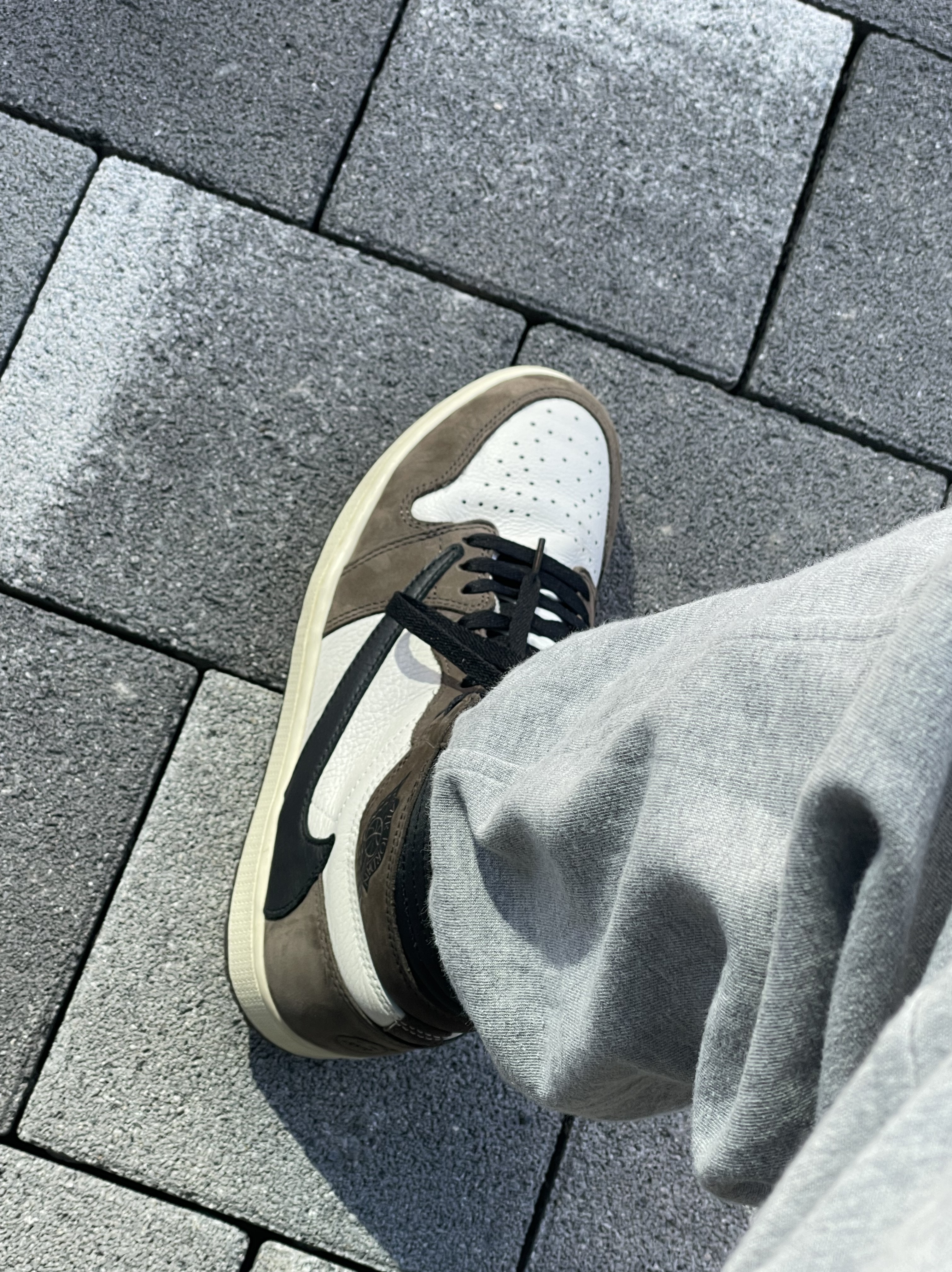 Jordan 1 x Travis Scott Retro High OG SP Mocha 착용 스타일