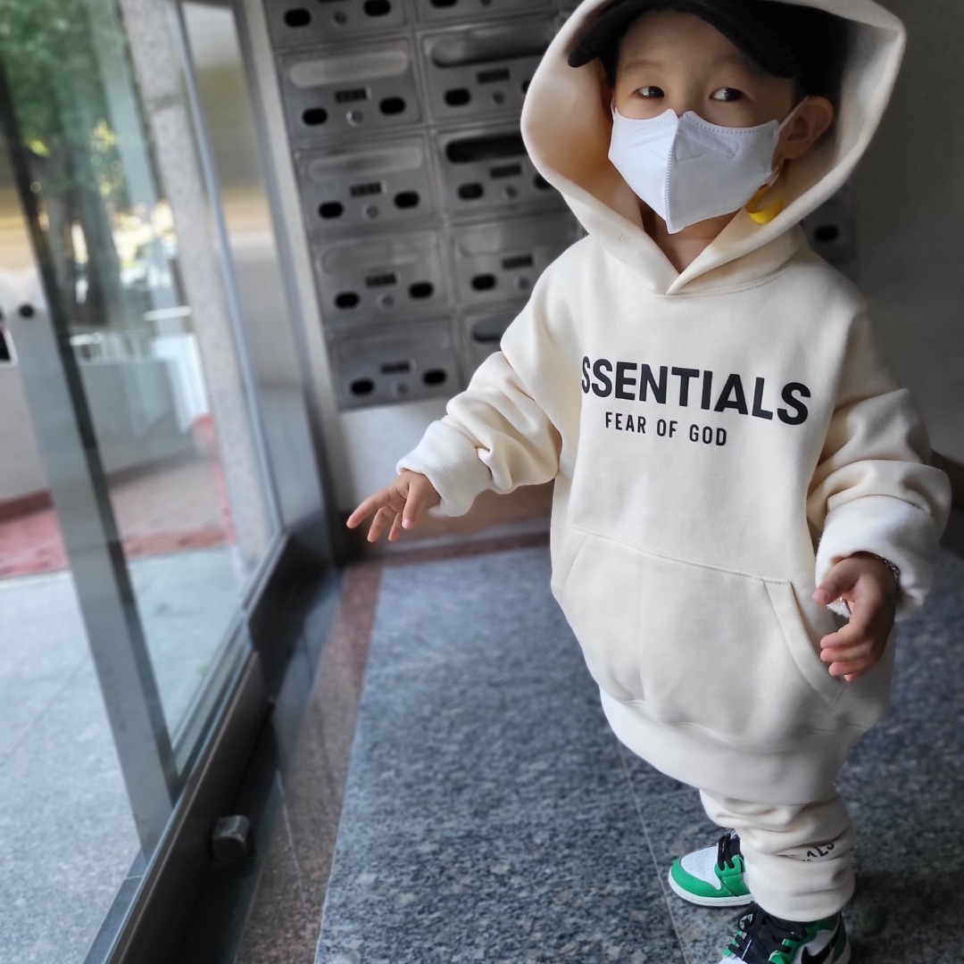(Kids) Essentials Sweatpants Cream - 21SS, (Kids) Essentials Pull-Over Hoodie Cream - 21SS 착용 스타일 - 2