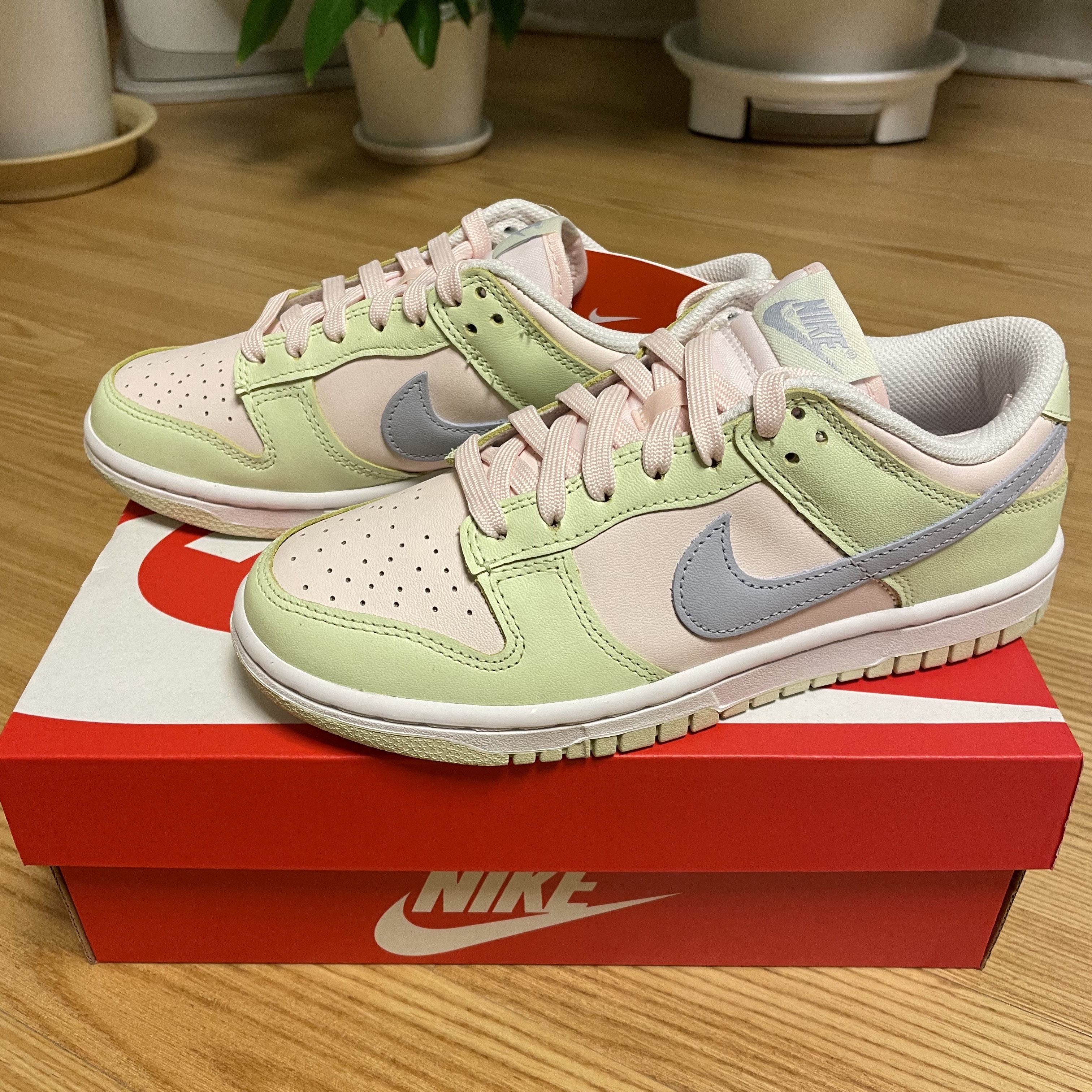 (W) Nike Dunk Low Light Soft Pink 착용 스타일 - 2
