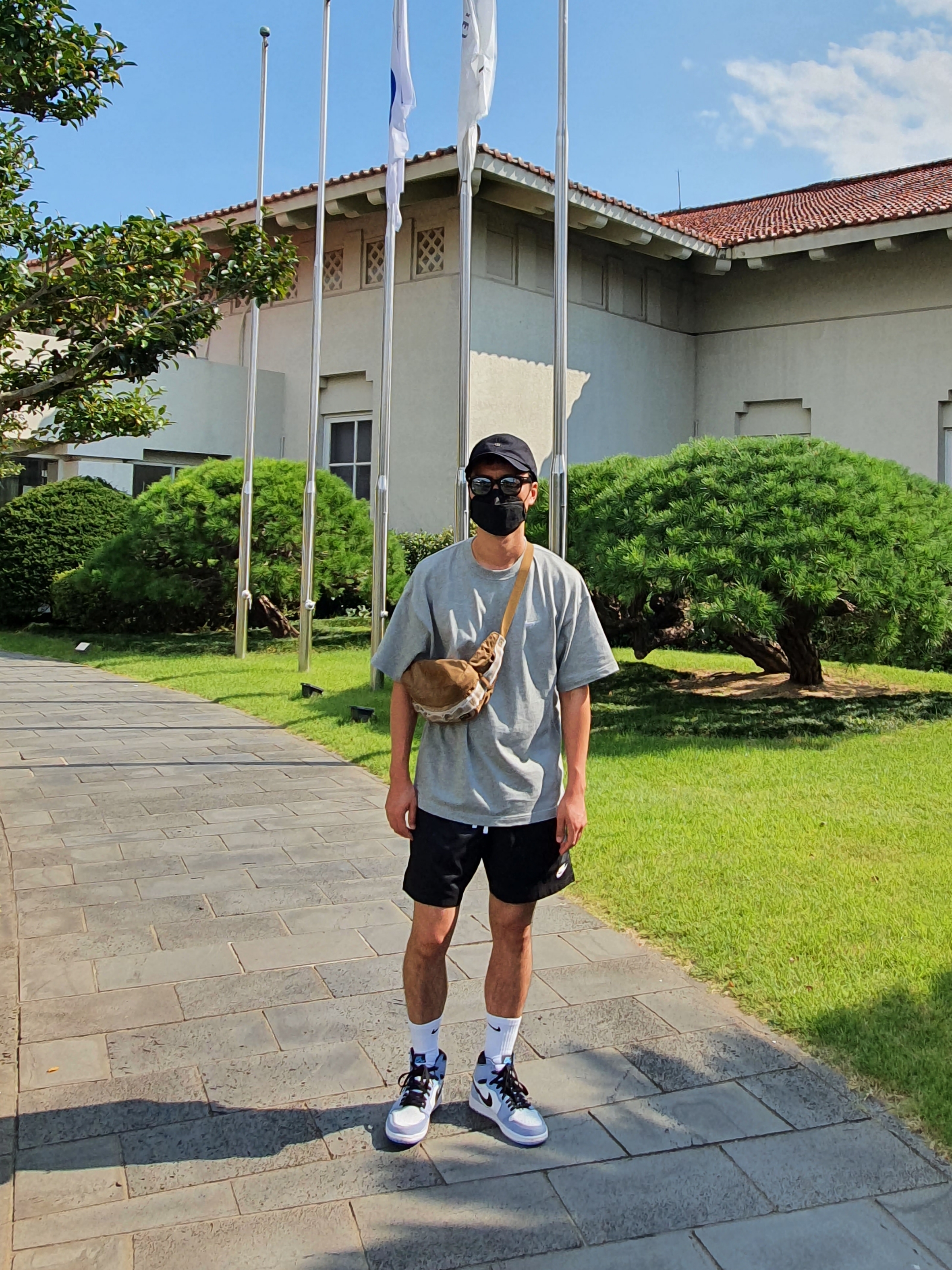 Nike NRG Solo Swoosh T-Shirt Dark Grey Heather - US/EU, Jordan 1 Retro High OG University Blue 착용 스타일 - 1