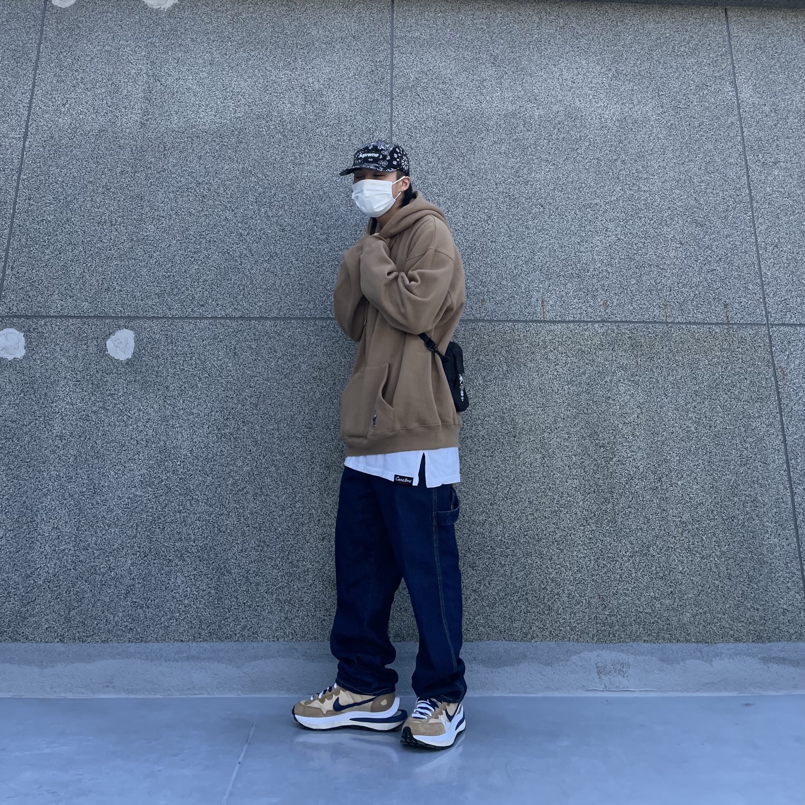 Nike x Sacai VaporWaffle Sesame and Blue Void, Supreme Bandana Camp Cap Black - 21SS 착용 스타일 - 2