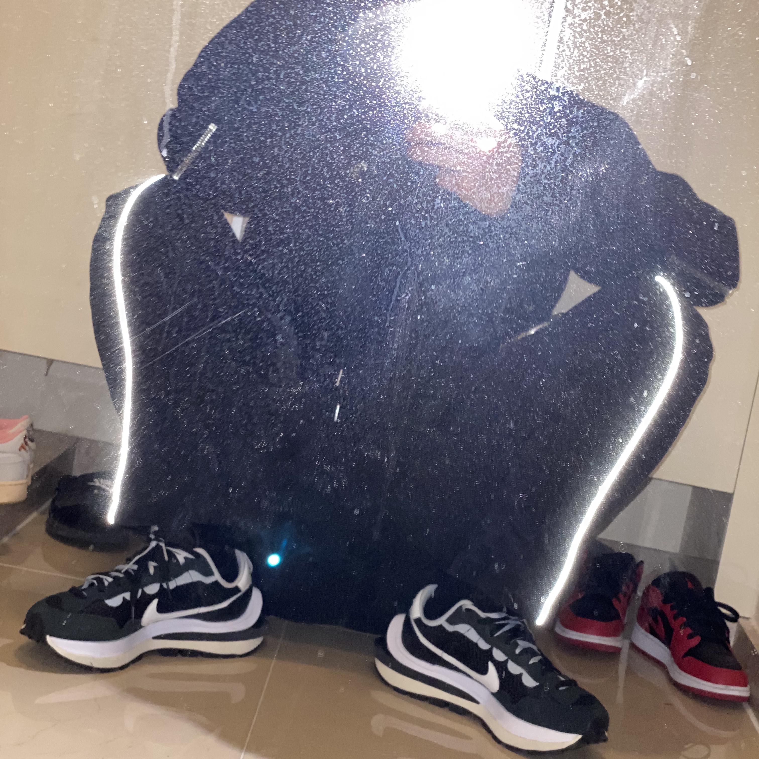 Nike x Sacai VaporWaffle Black White, Maison Mihara Yasuhiro Blakey OG Sole Canvas Low-top Sneakers Black 착용 스타일 - 1