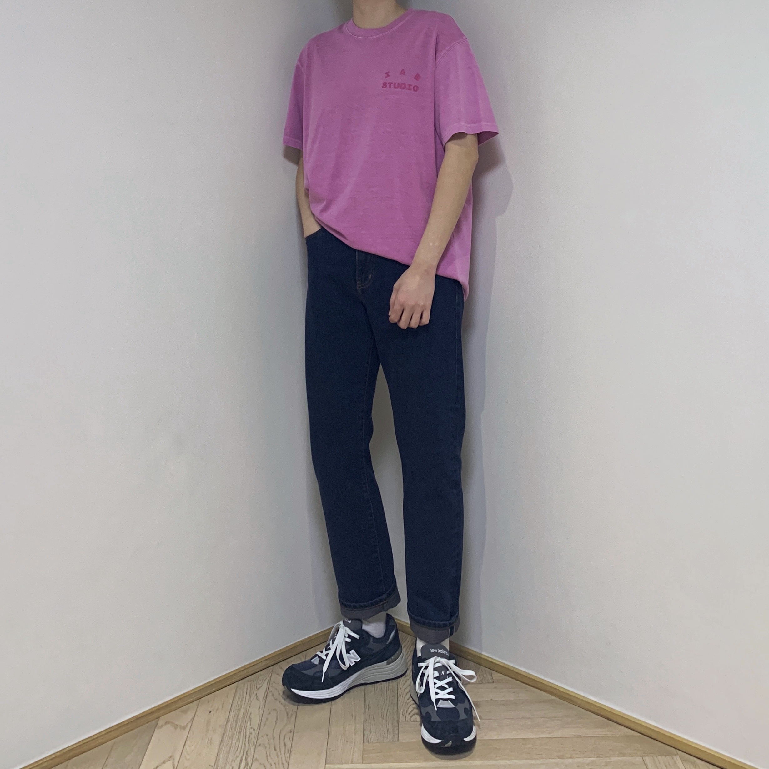 IAB Studio Pigment T-Shirt Magenta, New Balance 992 Made in USA Navy 착용 스타일