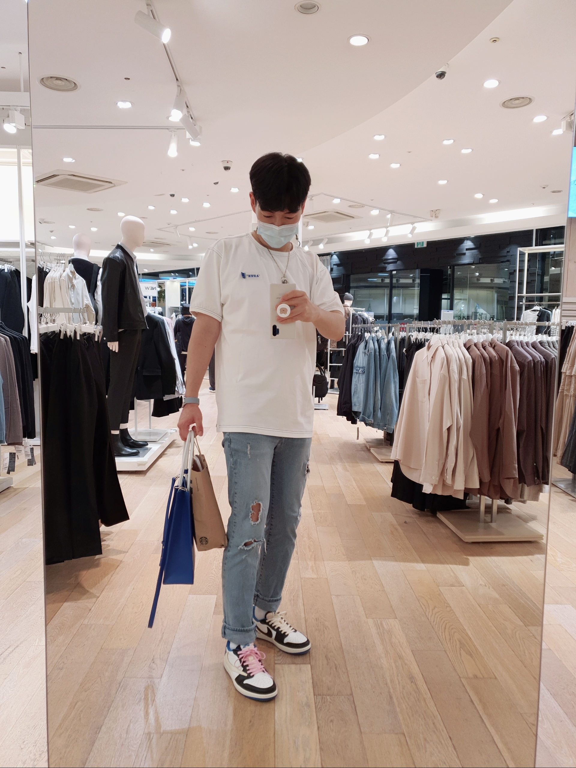 Ader Error x Helinox T-Shirt Off White, Ader Error Blue Bag Blue 착용 스타일