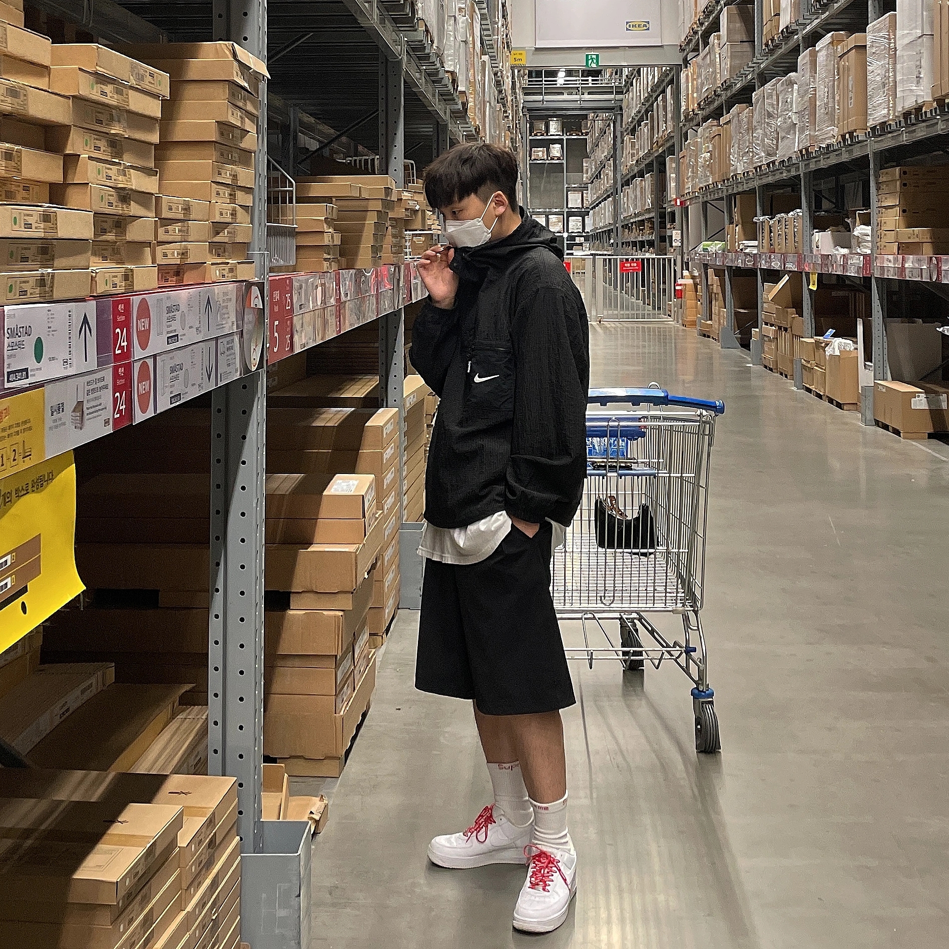 Nike x Supreme Air Force 1 Low White, Supreme x Nike Jewel Reversible Ripstop Anorak Black - 20FW 착용 스타일