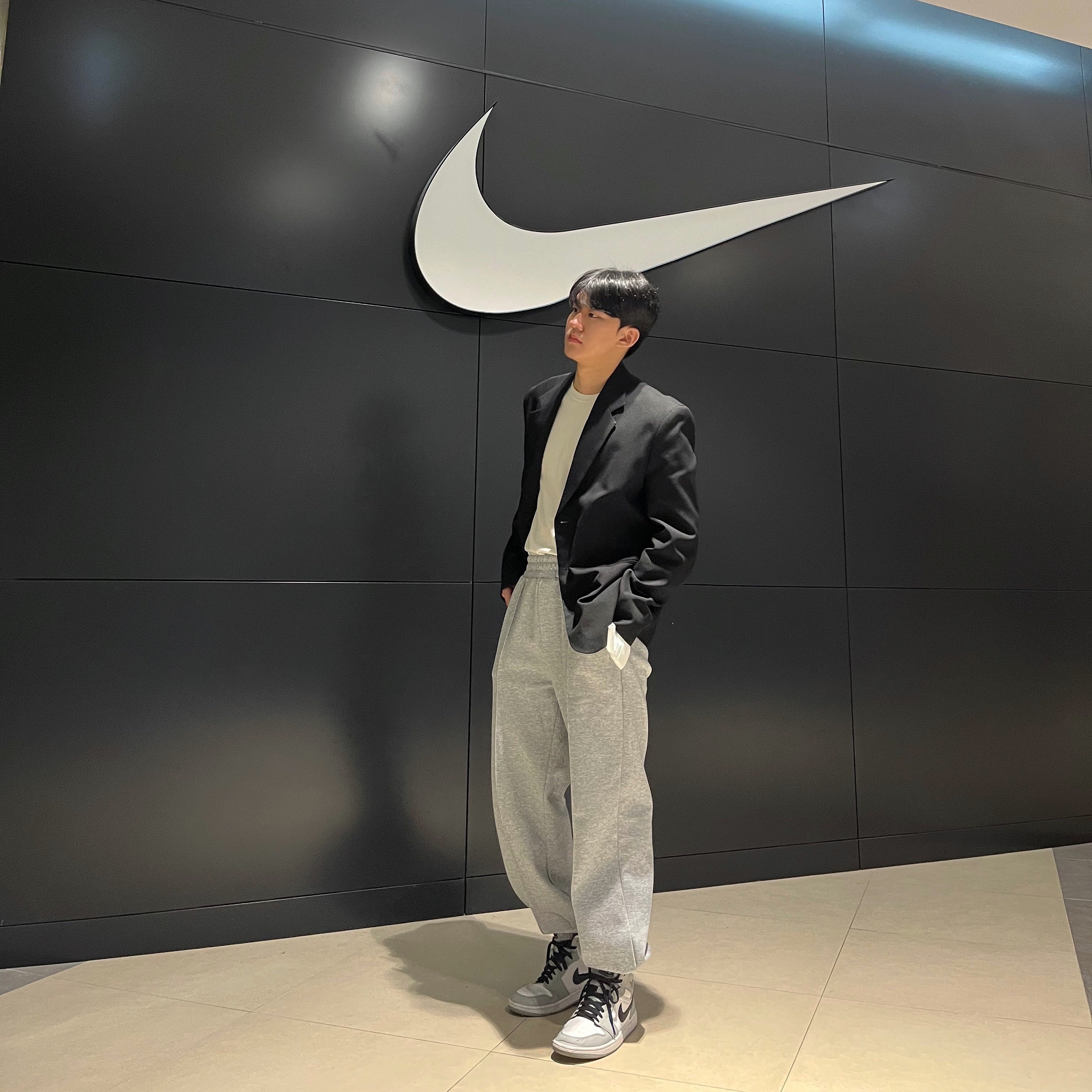 Jordan 1 Mid Light Smoke Grey 착용 스타일