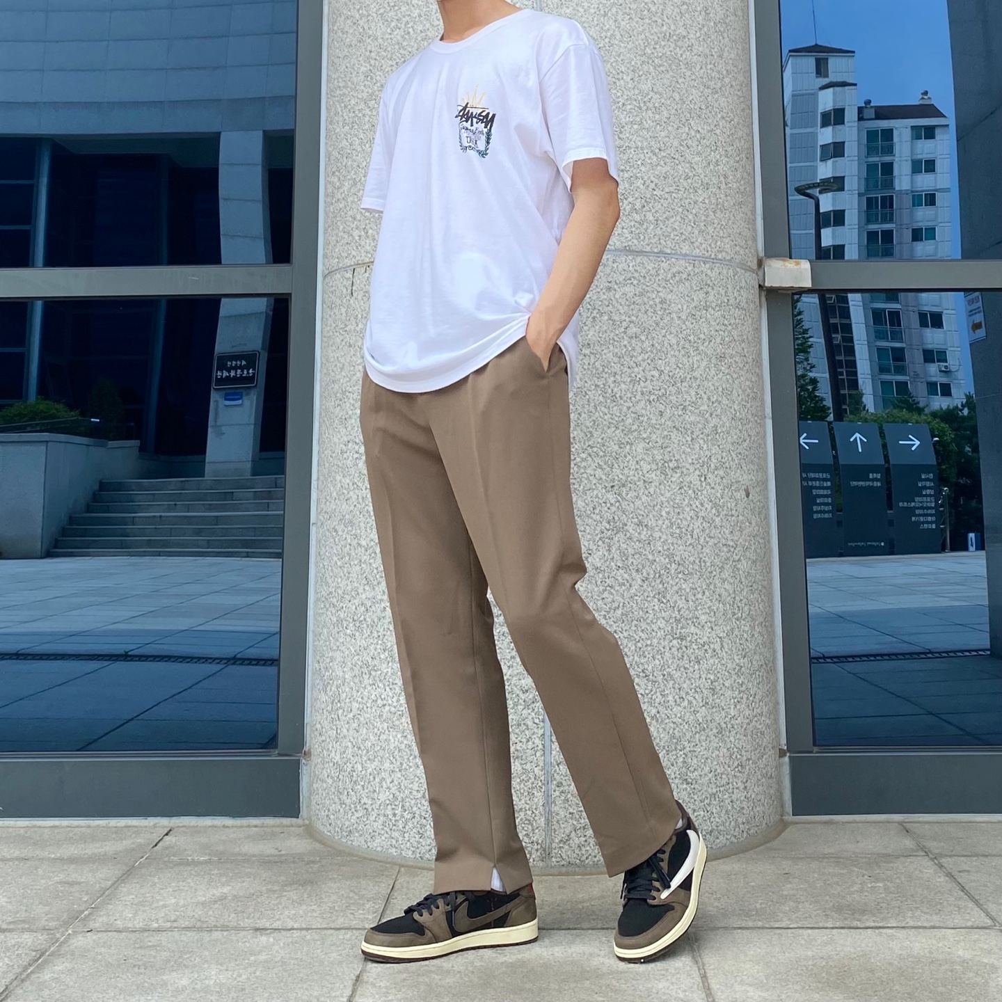 Jordan 1 x Travis Scott Retro Low OG SP Mocha 착용 스타일