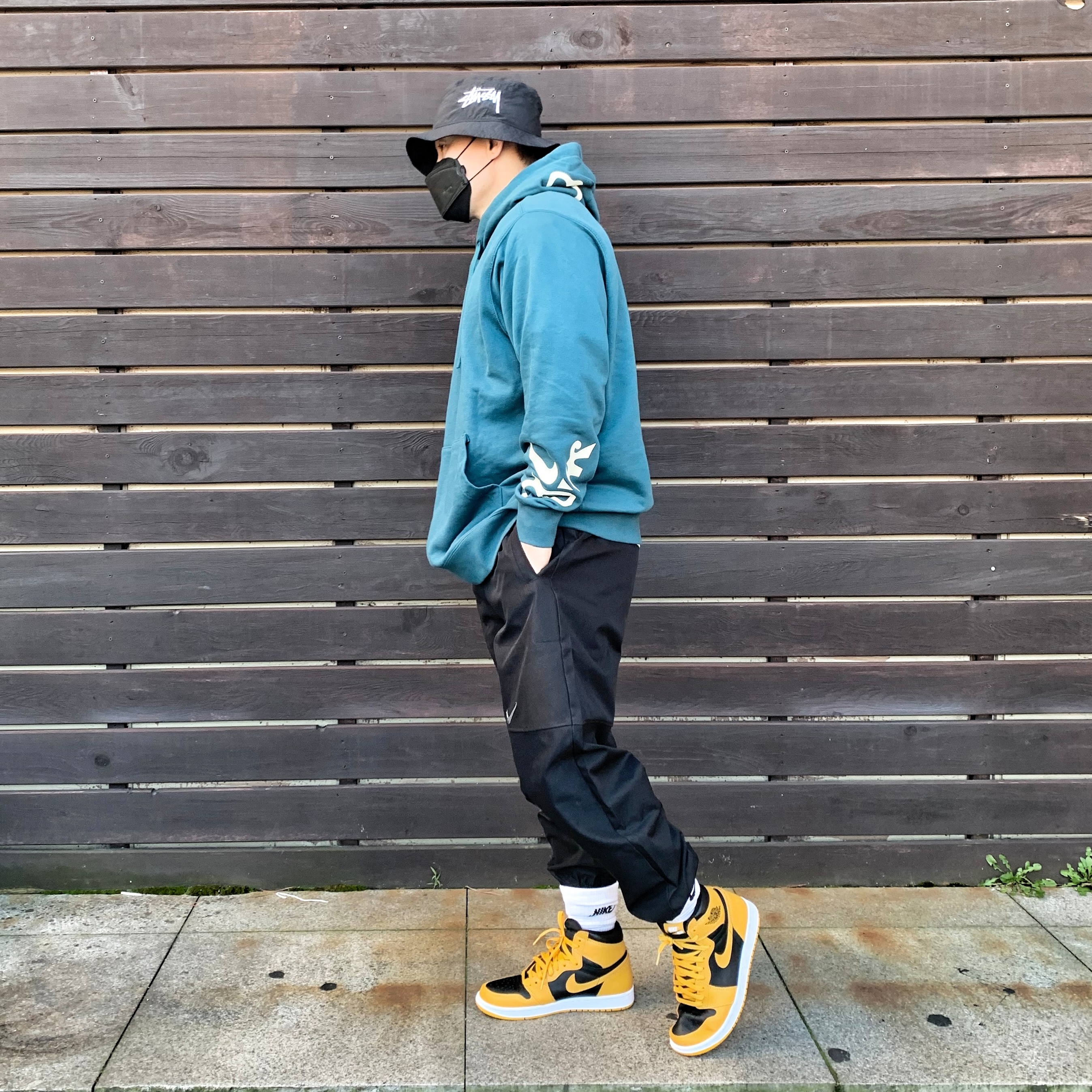 Nike x Stussy Bucket Hat Black, Jordan 1 Retro High OG Pollen 착용 스타일 - 2