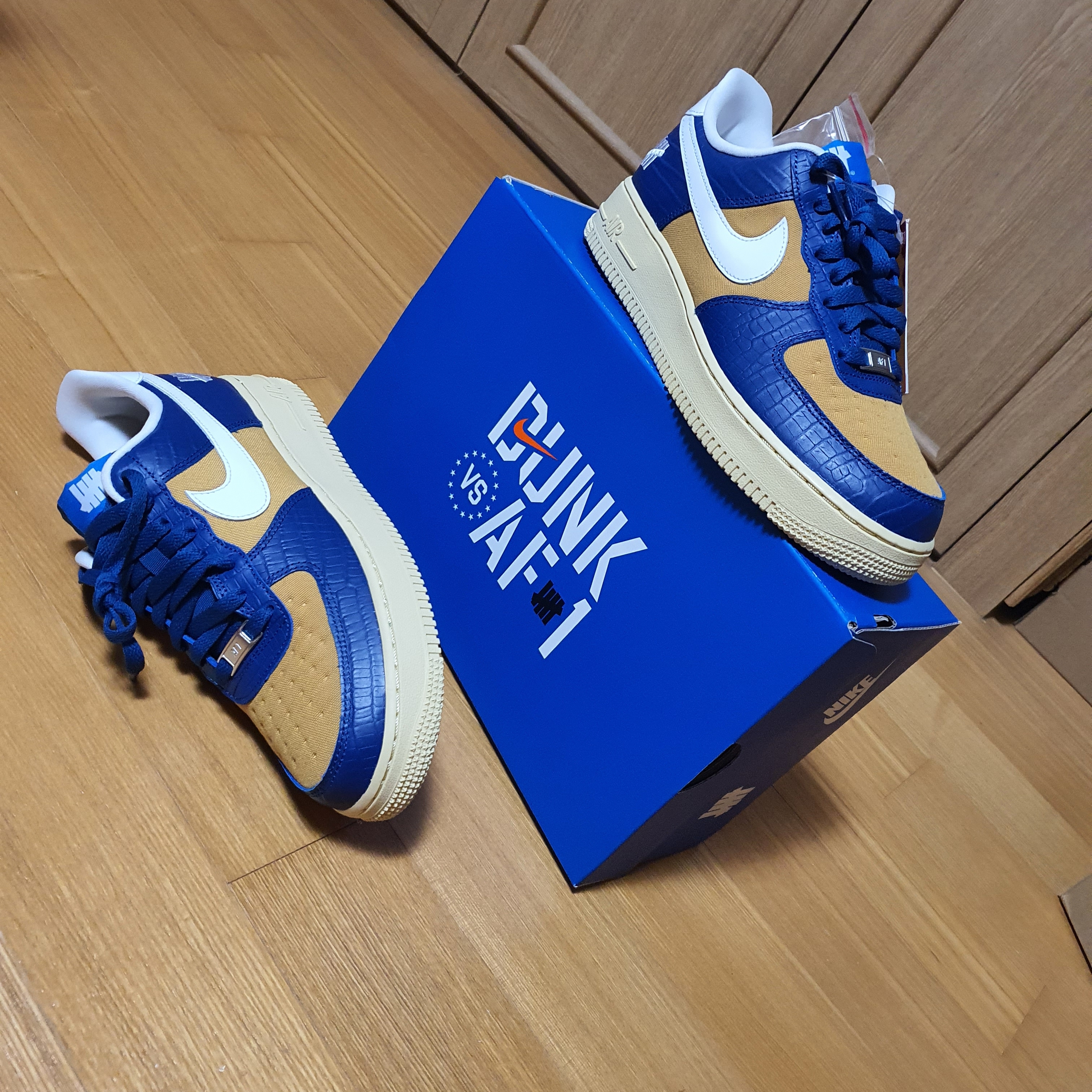 Nike x Undefeated Air Force 1 Low SP 5 On It Court Blue 착용 스타일 - 4