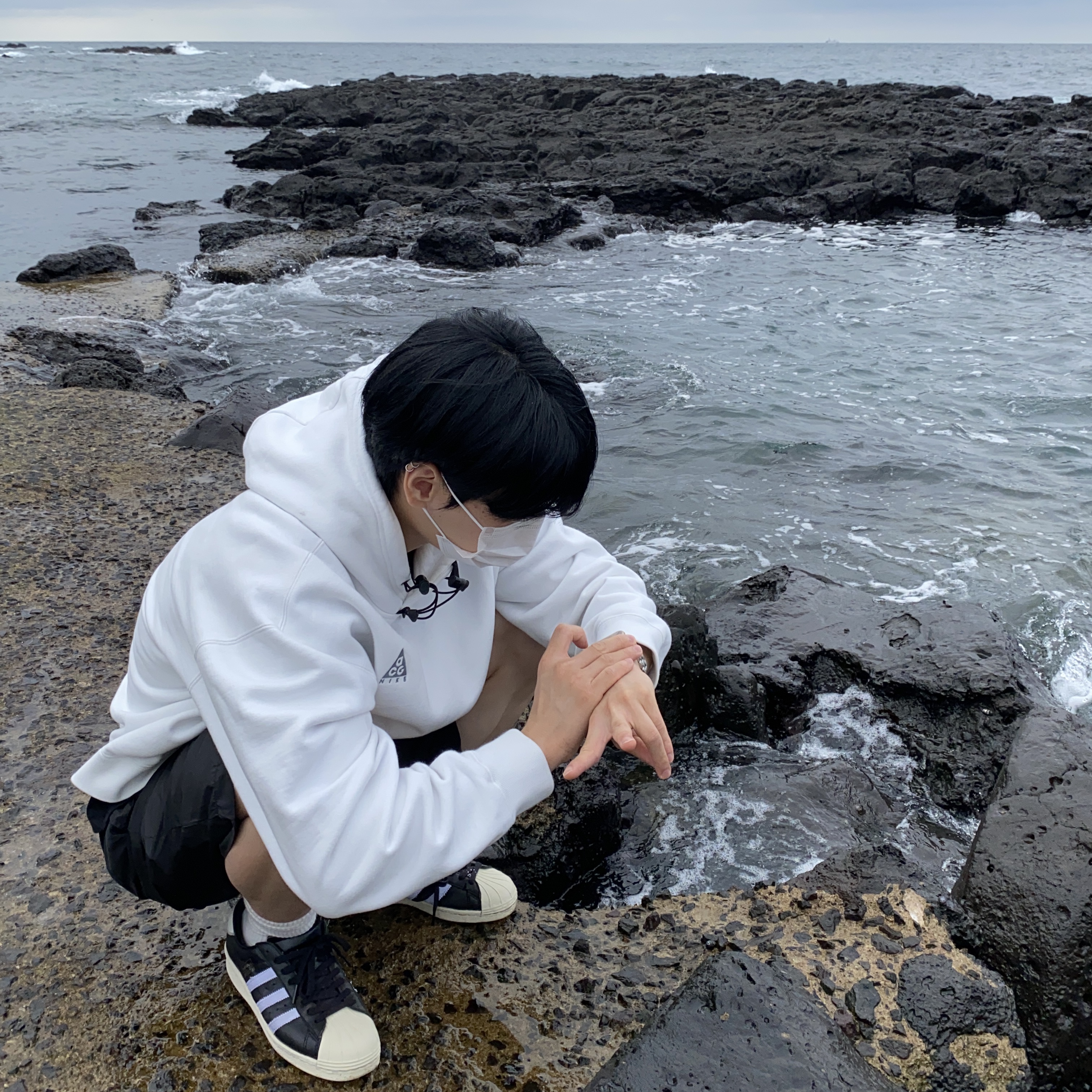 Nike ACG Pullover Hoodie Summit White - US/EU, Nike ACG Pullover Hoodie Summit White - Asia 착용 스타일