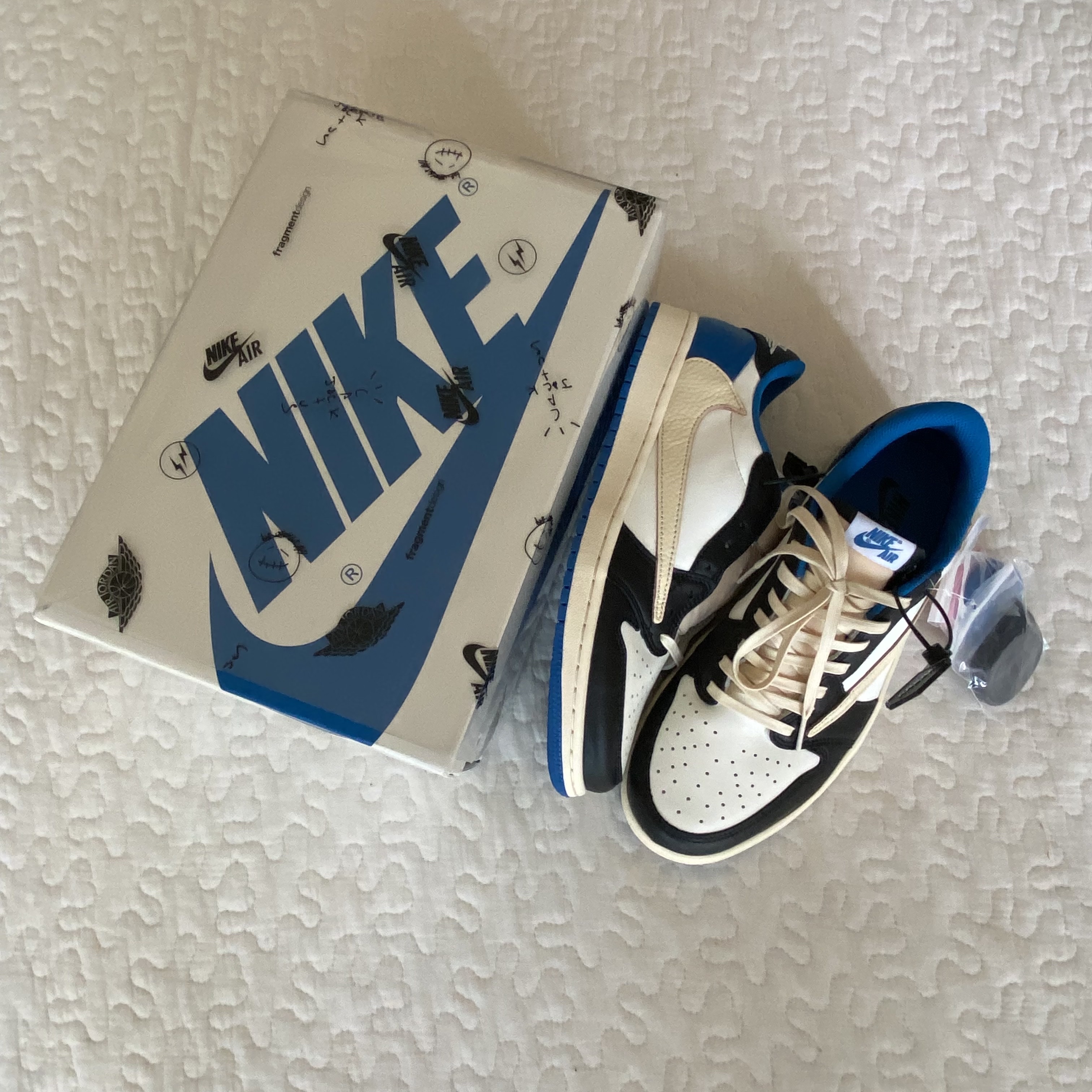Jordan 1 x Travis Scott x Fragment Retro Low OG SP Military Blue 착용 스타일