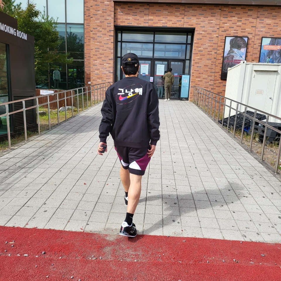 Nike Air Force 1 '07 LV8 Hangul Day 착용 스타일 - 2