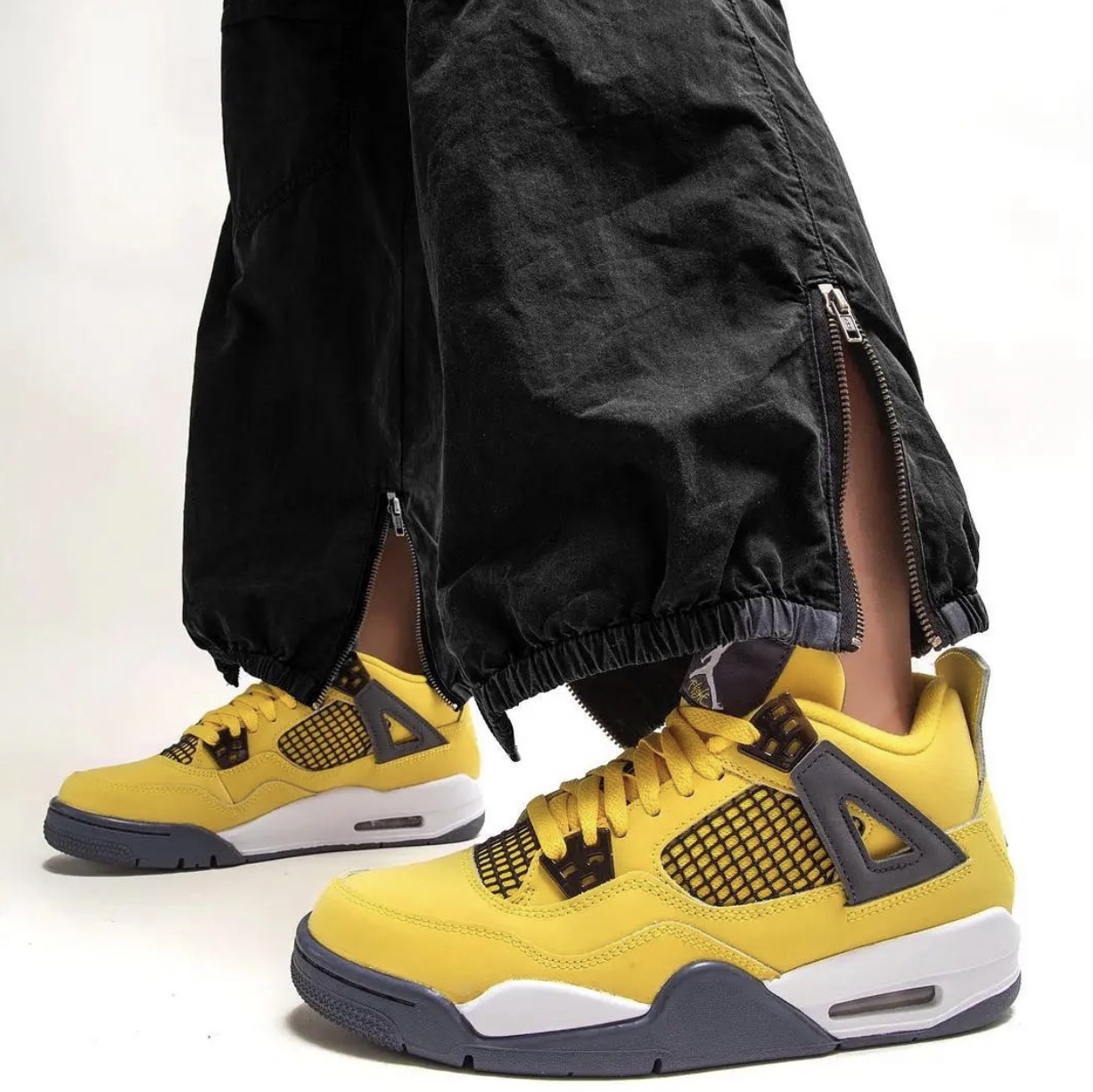 Jordan 4 Retro Tour Yellow 착용 스타일 - 1