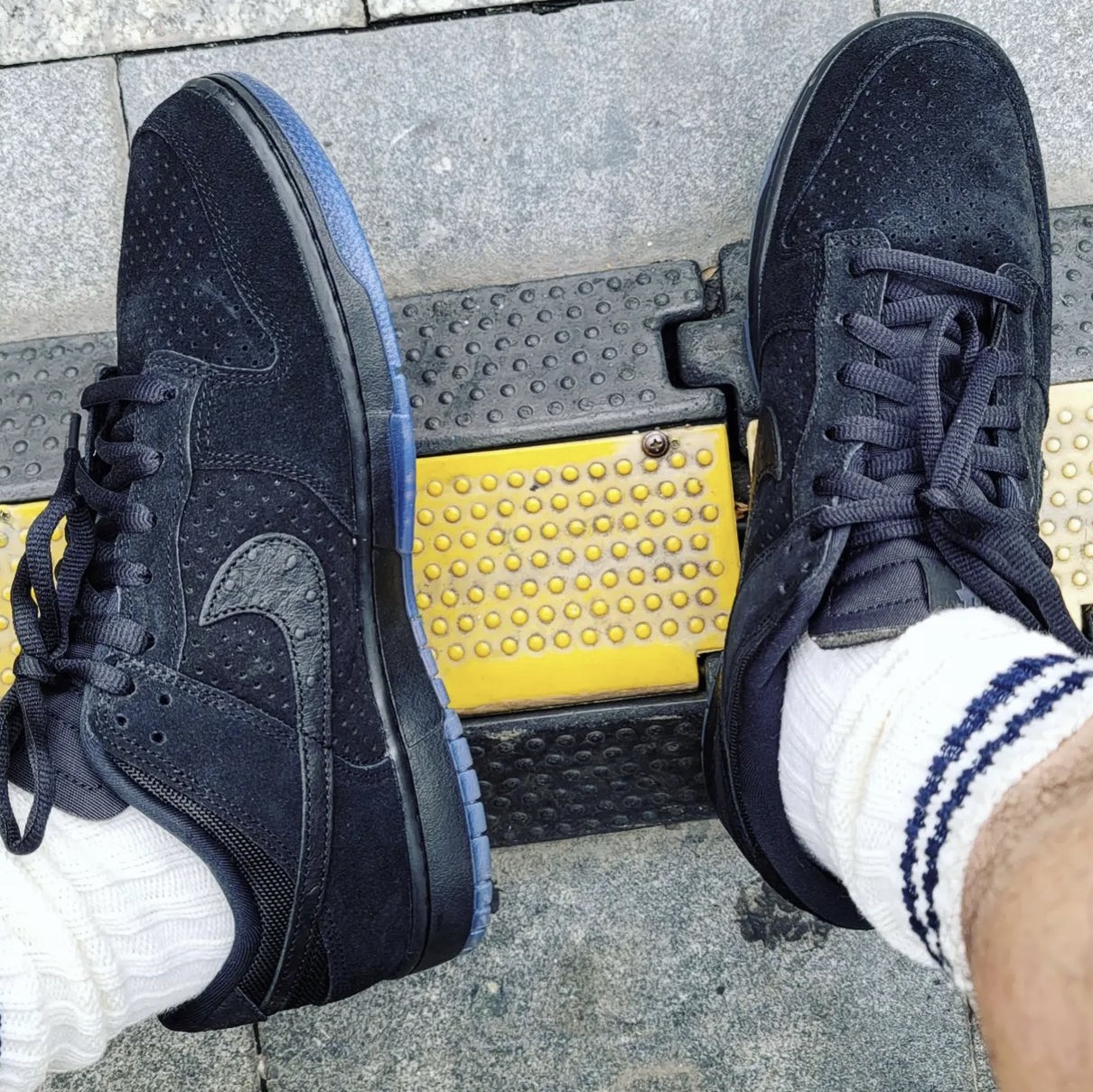 Nike x Undefeated Dunk Low SP 5 On It Black 착용 스타일 - 1