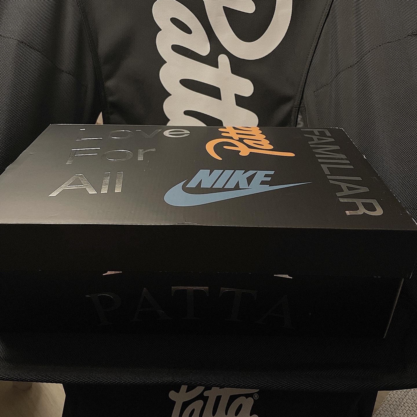 Nike x Patta Air Max 1 Monarch, Helinox x Patta Chair Set Red 착용 스타일 - 2