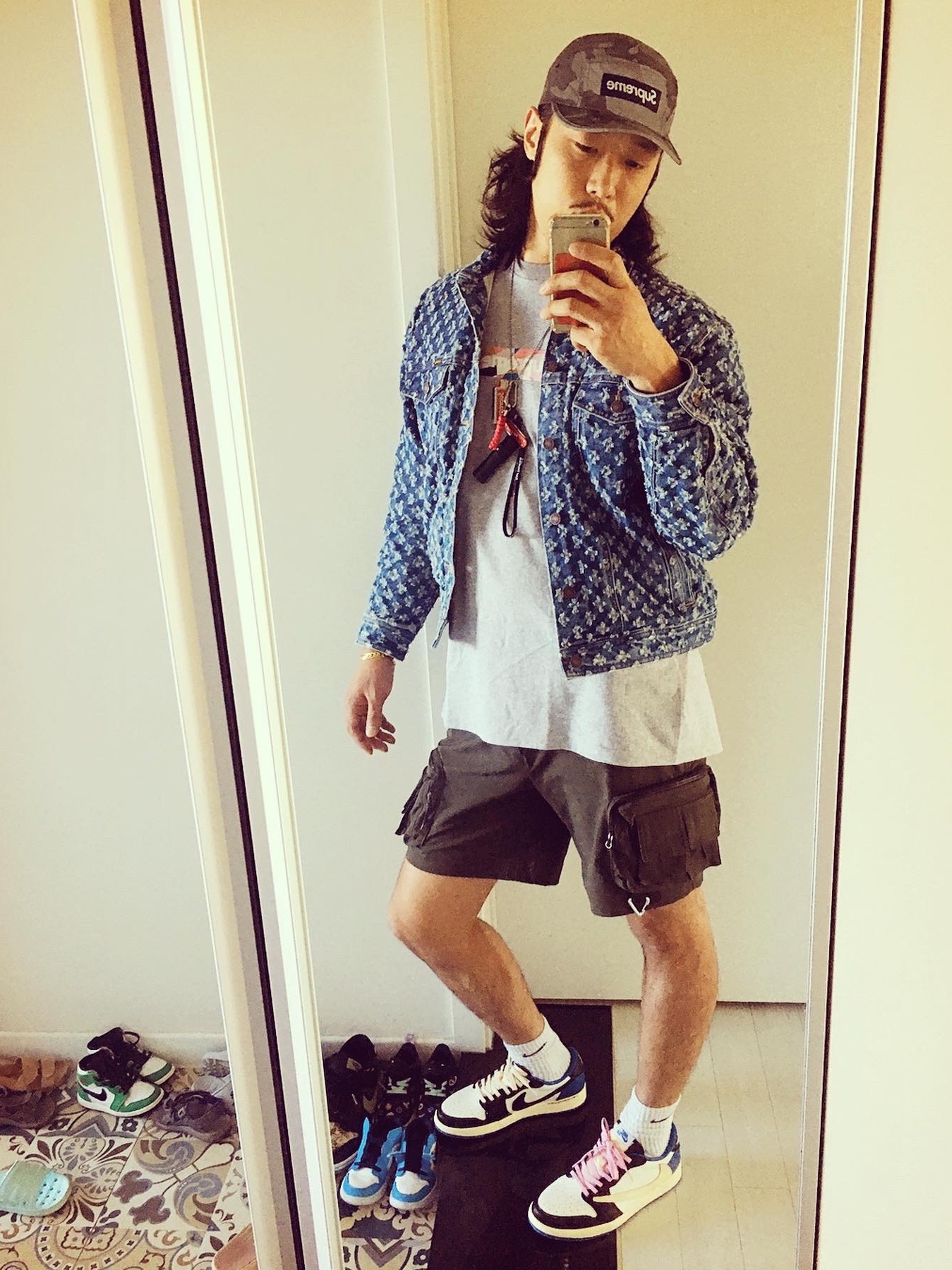 Jordan 1 x Travis Scott x Fragment Retro Low OG SP Military Blue, Supreme Hole Punch Denim Trucker Jacket Blue - 20SS 착용 스타일 - 1
