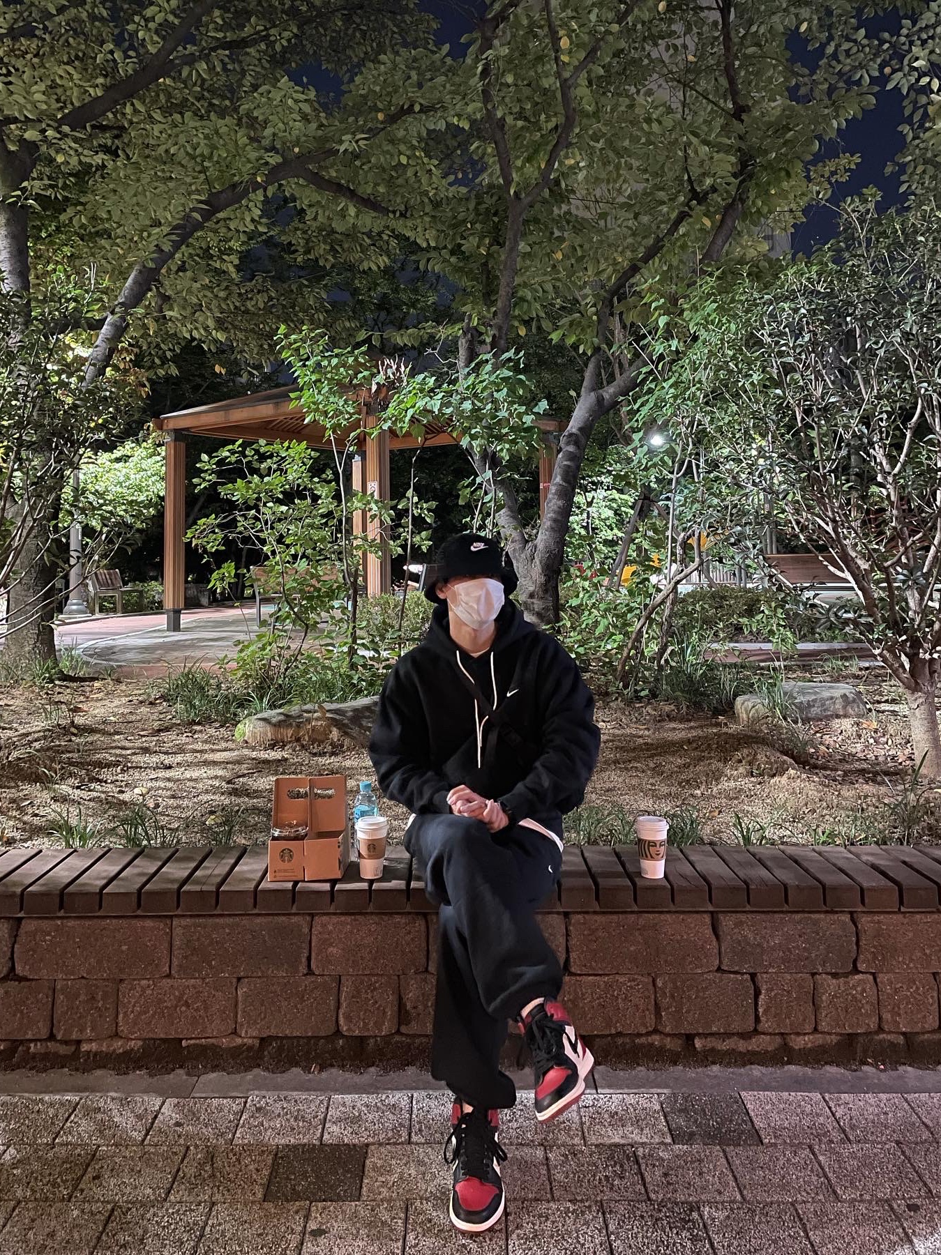 Nike Futura Corduroy Bucket Black, Nike NRG Solo Swoosh Fleece Pants Black - US/EU 착용 스타일 - 2