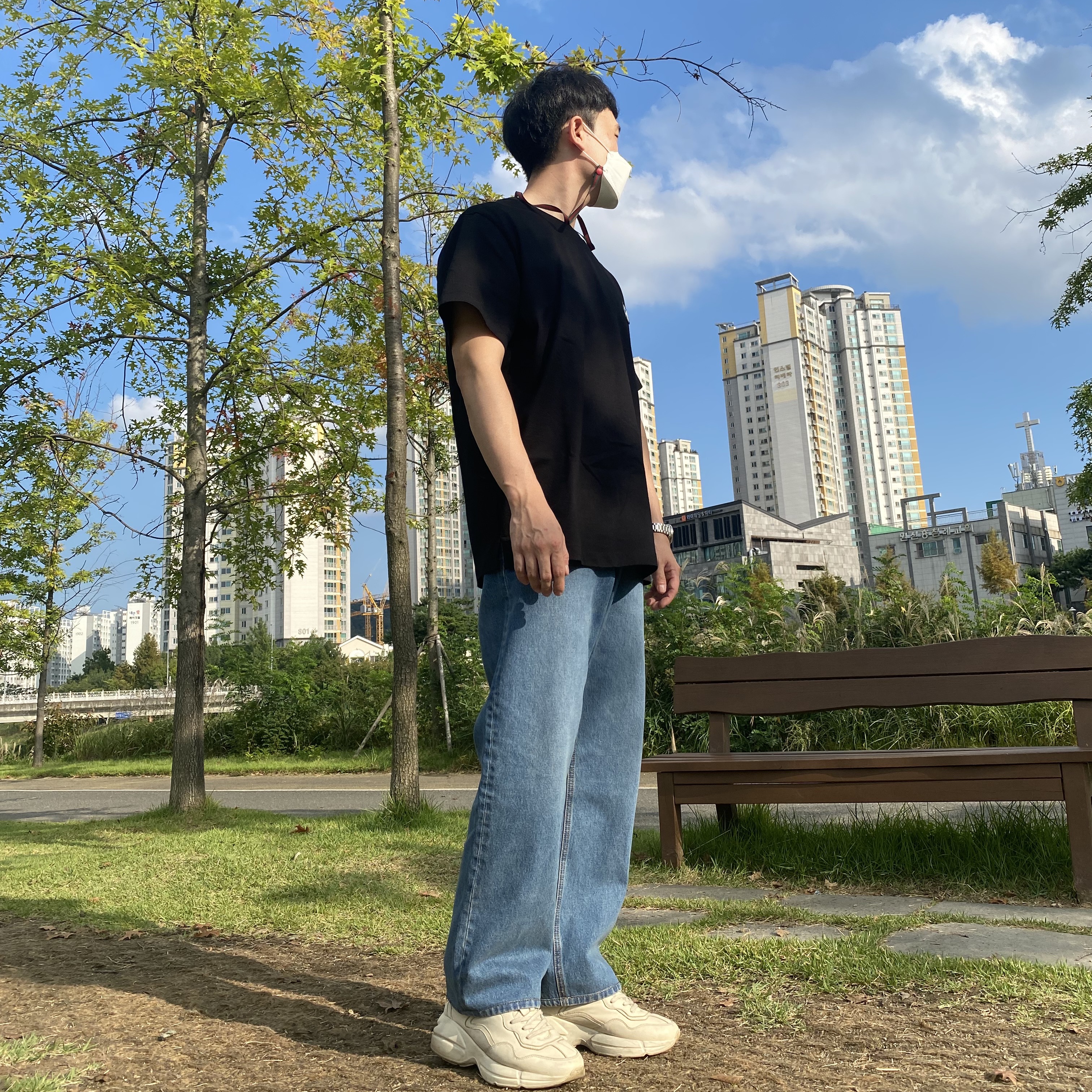 Gucci Rhyton Leather Sneakers Distressed Ivory 착용 스타일