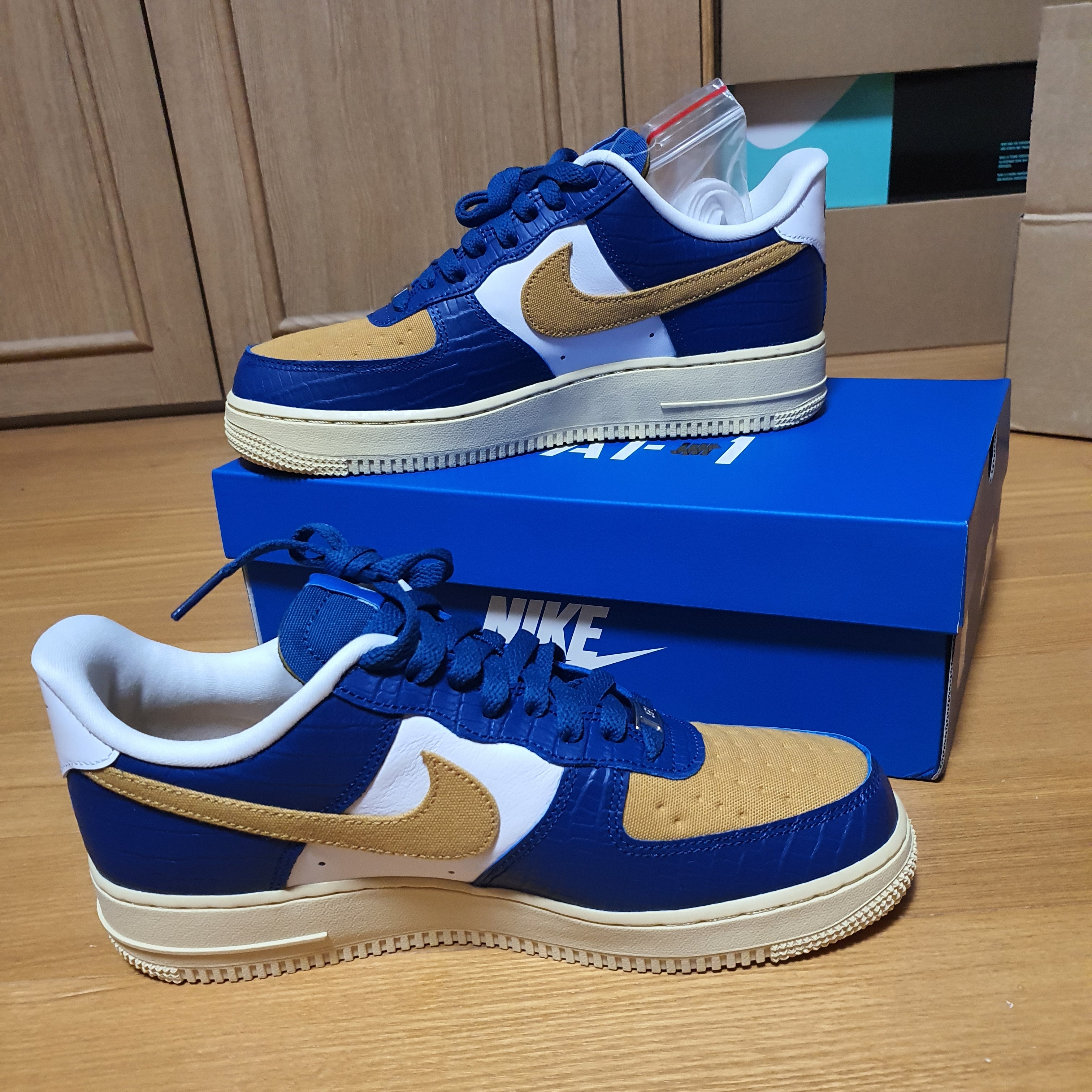 Nike x Undefeated Air Force 1 Low SP 5 On It Court Blue 착용 스타일 - 2