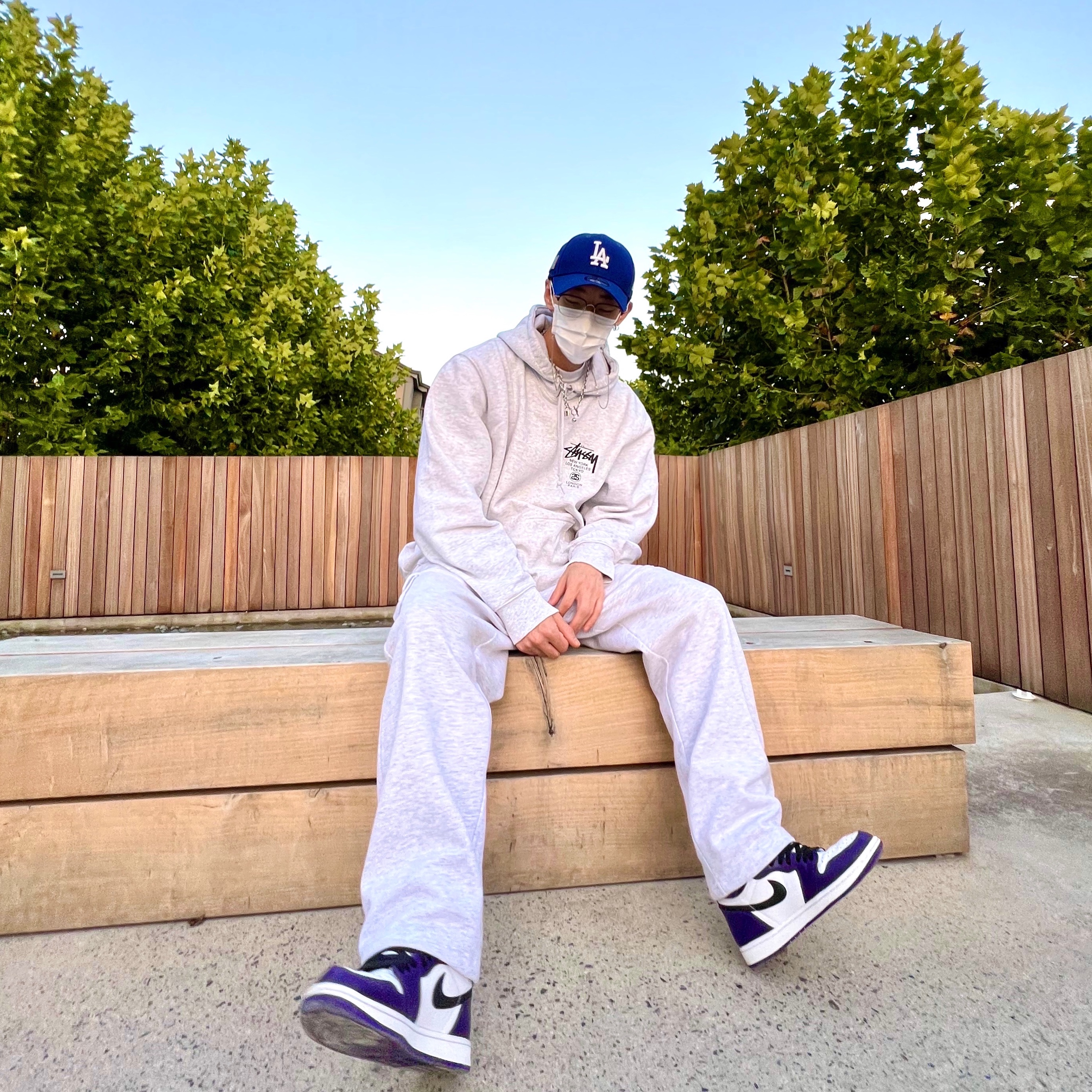 Jordan 1 Retro High OG Court Purple 2020, Stussy World Tour Hoodie Ash Heather 2021 착용 스타일