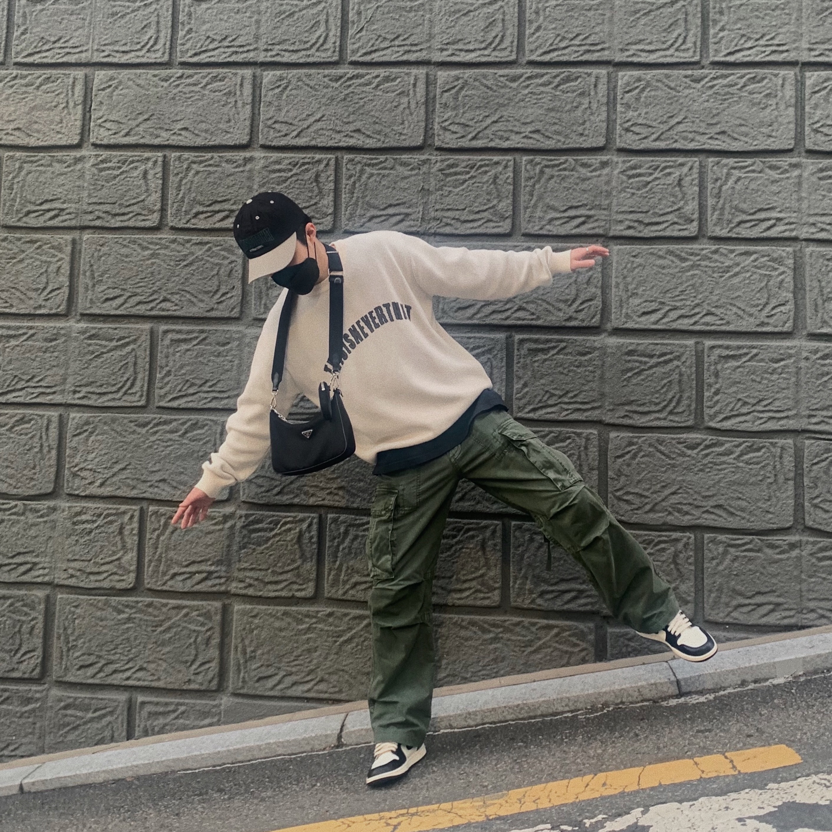 Jordan 1 Retro High OG Black Mocha 착용 스타일 - 1
