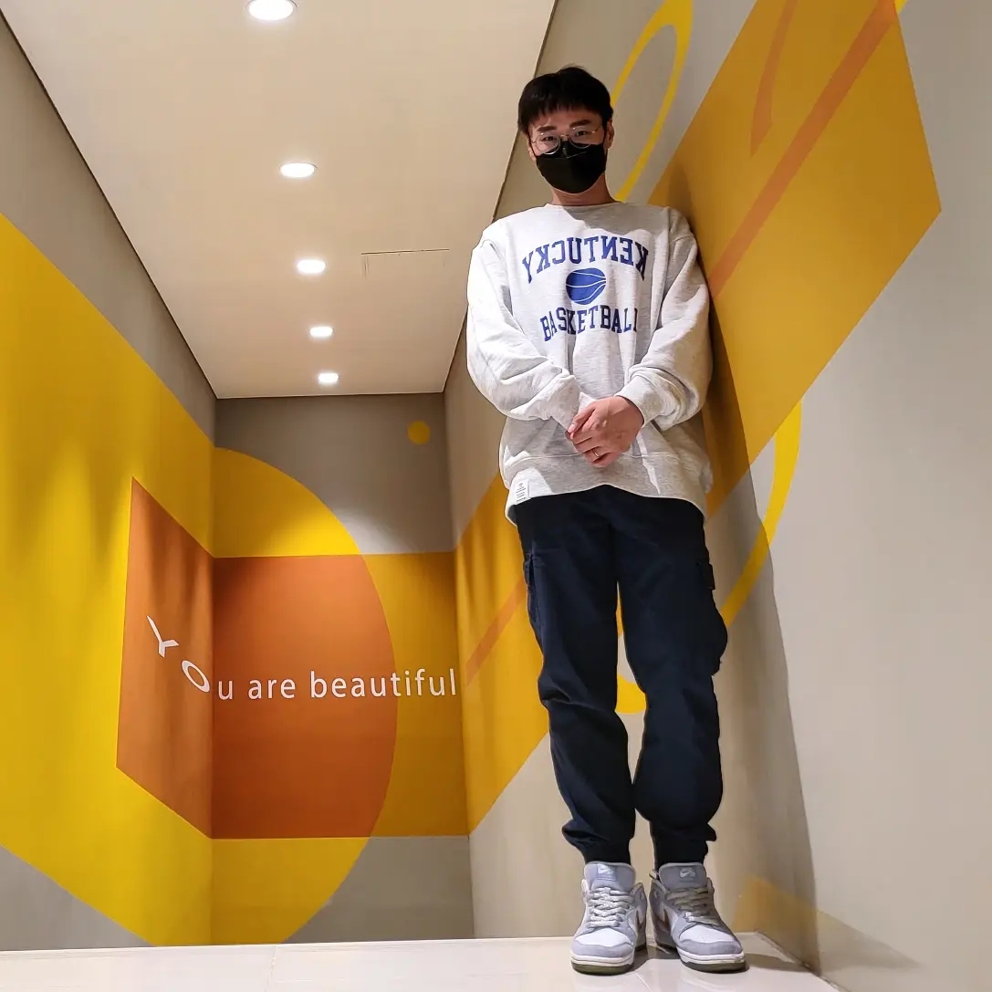 Nike x Sean Cliver SB Dunk Low Holiday Special 착용 스타일