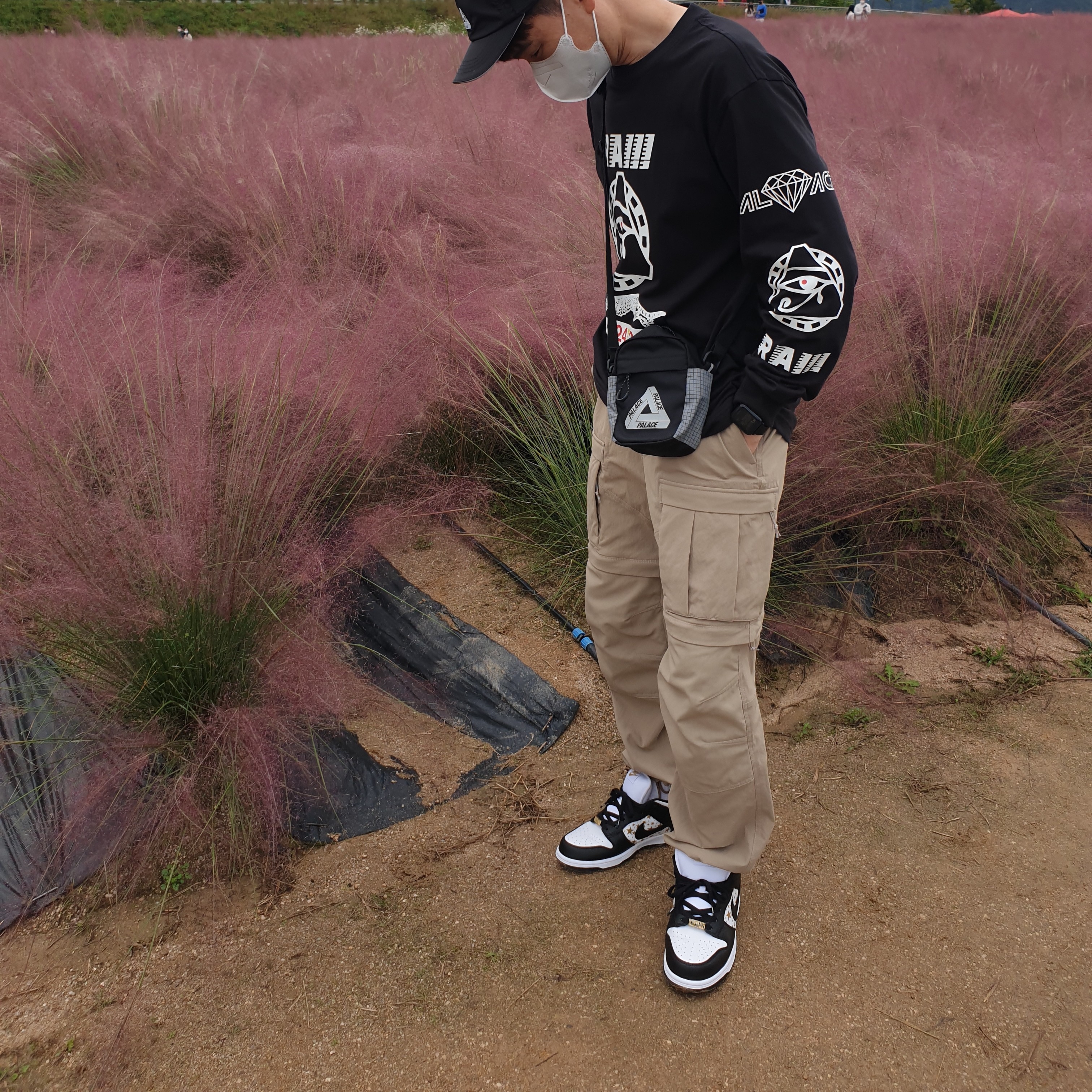 Nike x Supreme SB Dunk Low Black, Palace Ballistic Shot Bag Black - 20FW 착용 스타일