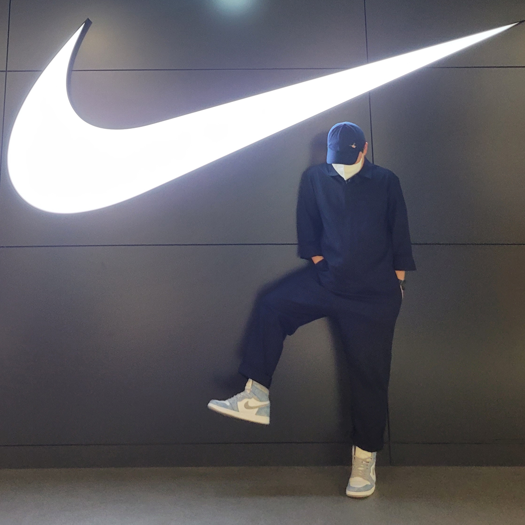 Jordan 1 Retro High OG Hyper Royal 착용 스타일
