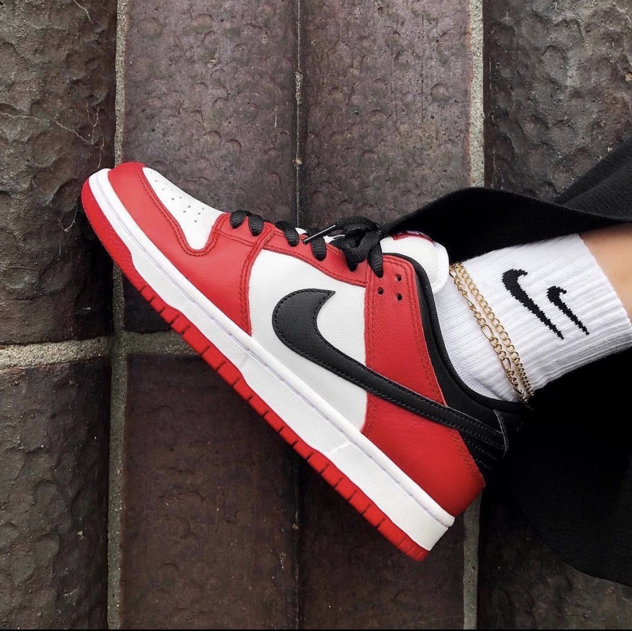 Nike SB Dunk Low Pro Chicago 착용 스타일 - 1