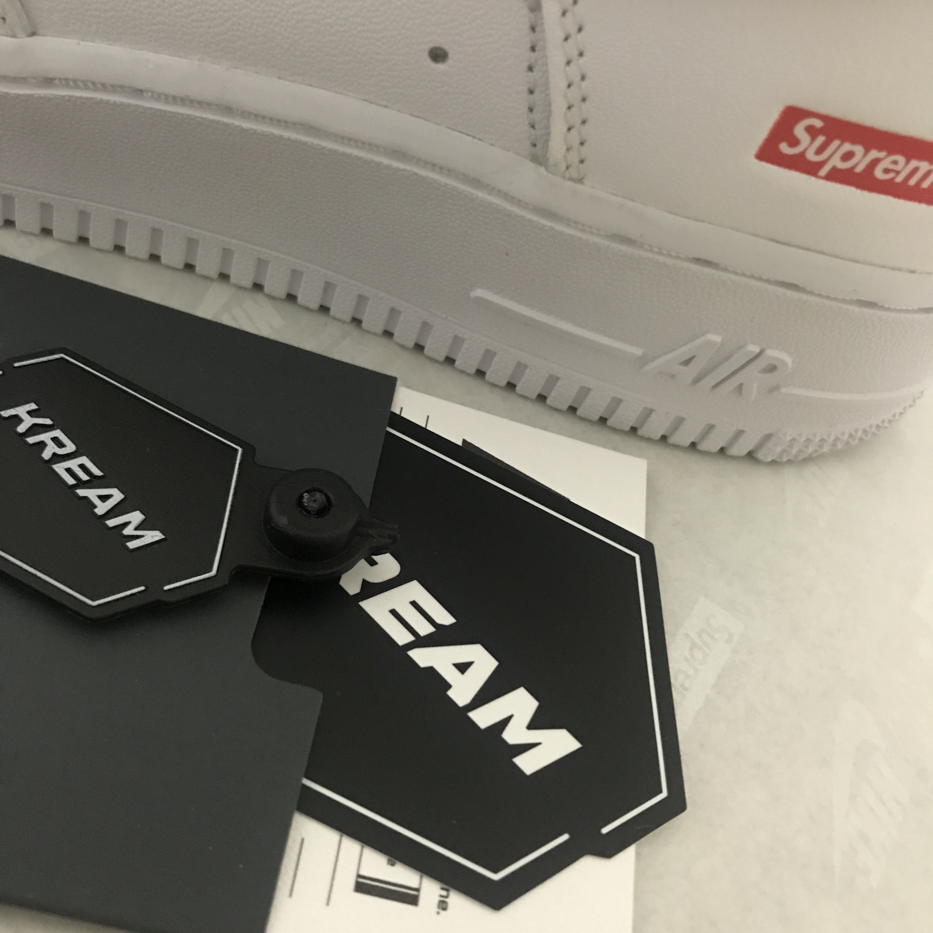 Nike x Supreme Air Force 1 Low White 착용 스타일 - 3