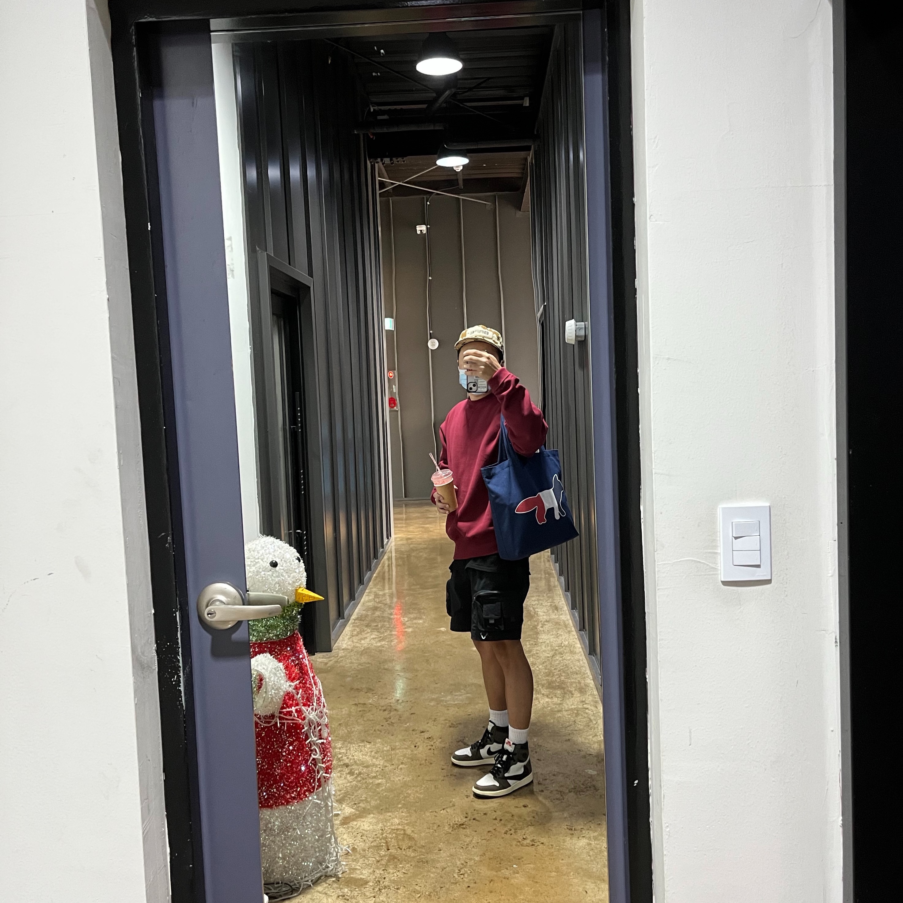 Nike ACG Cargo Shorts Black - Asia, Jordan 1 x Travis Scott Retro High OG SP Mocha 착용 스타일