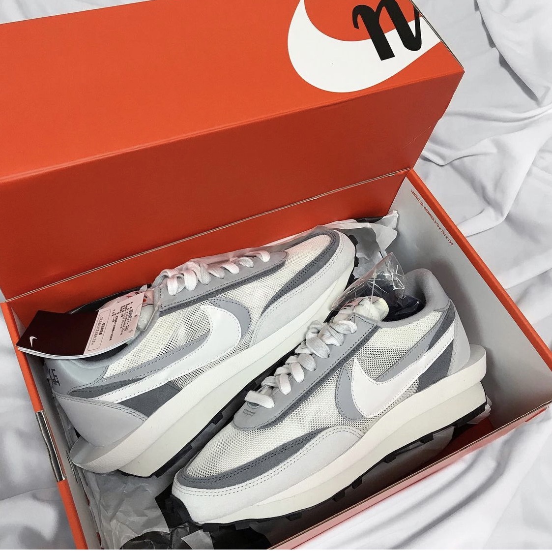 Nike x Sacai LDWaffle Summit White 착용 스타일