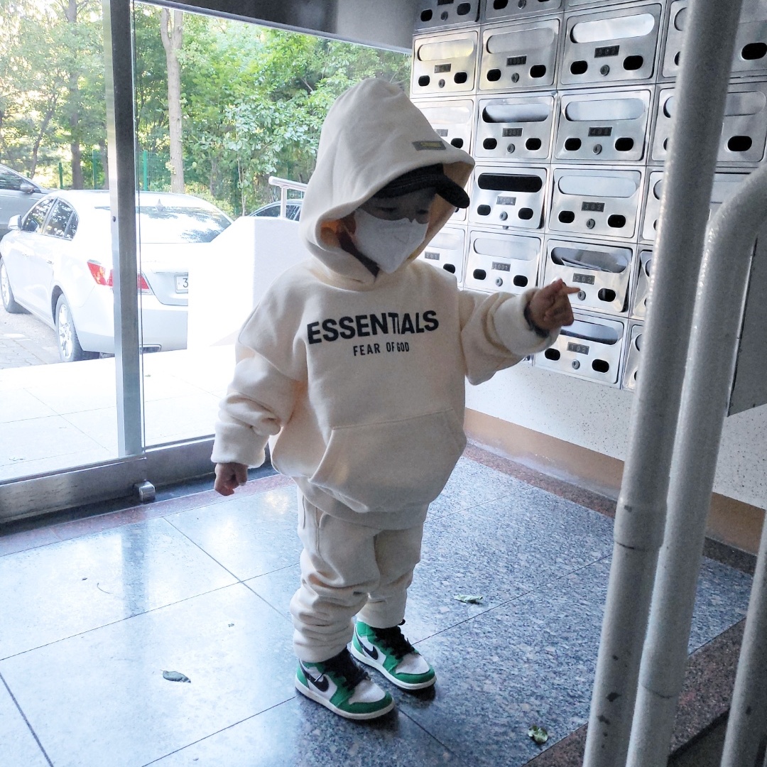 (Kids) Essentials Sweatpants Cream - 21SS, (Kids) Essentials Pull-Over Hoodie Cream - 21SS 착용 스타일 - 5