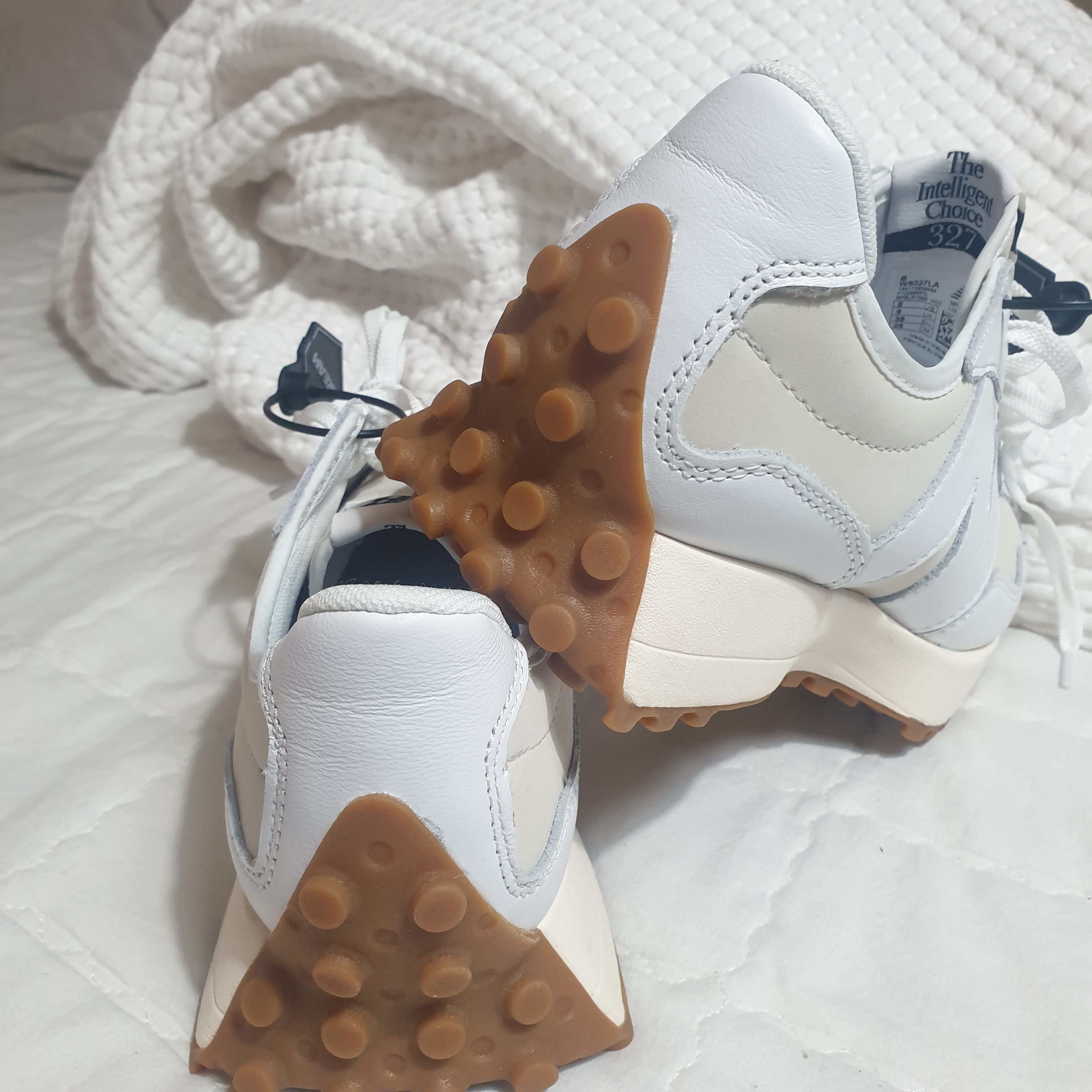(W) New Balance 327 Leather White Moonbeam 착용 스타일 - 3